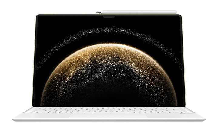 Biały laptop z ekranem pokazującym obraz podobny do galaktyki. Biała klawiatura i podstawa.