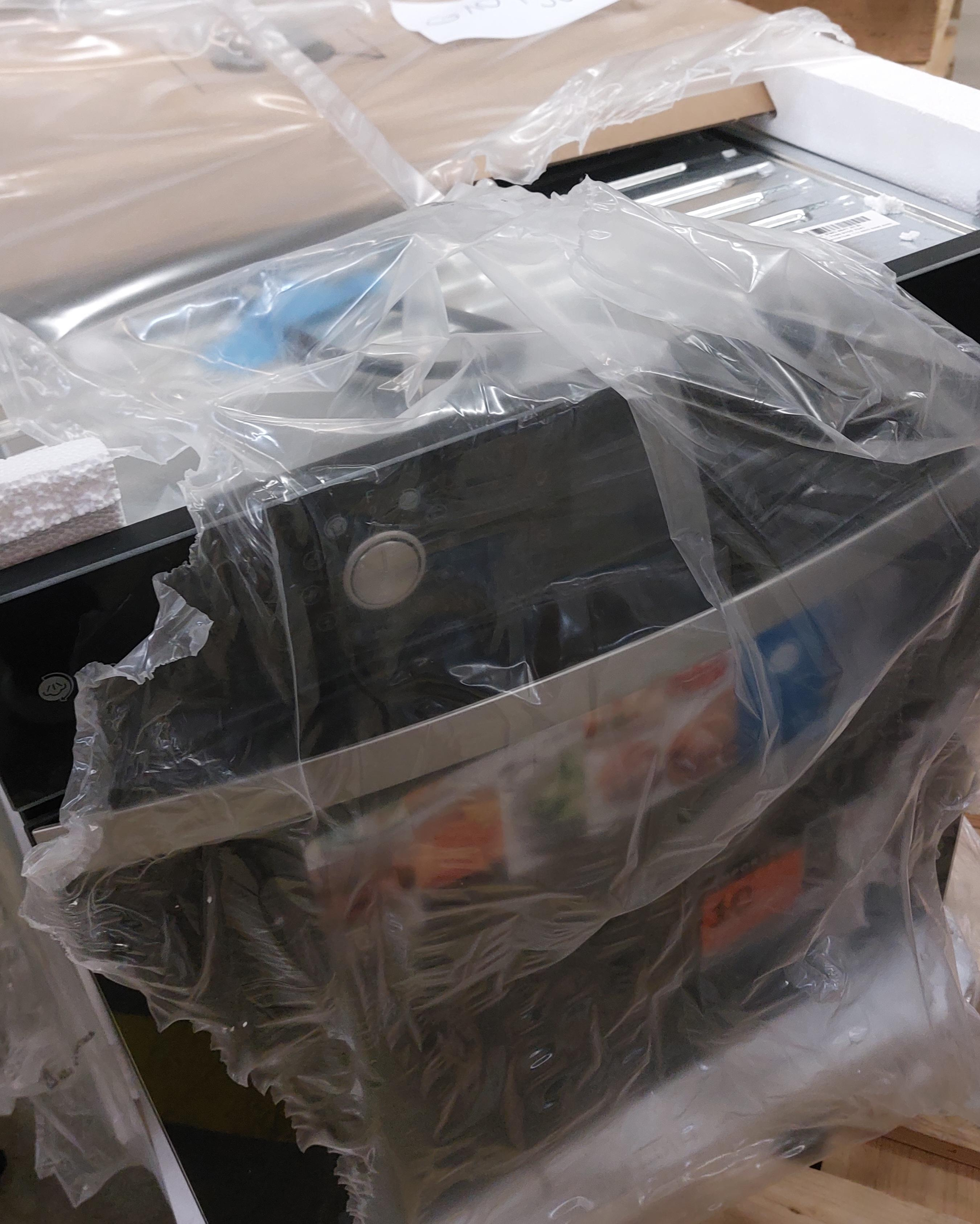 OUTLET - Piekarnik INDESIT IFWS 4841 JH BL 71l Turn&Go Czarny