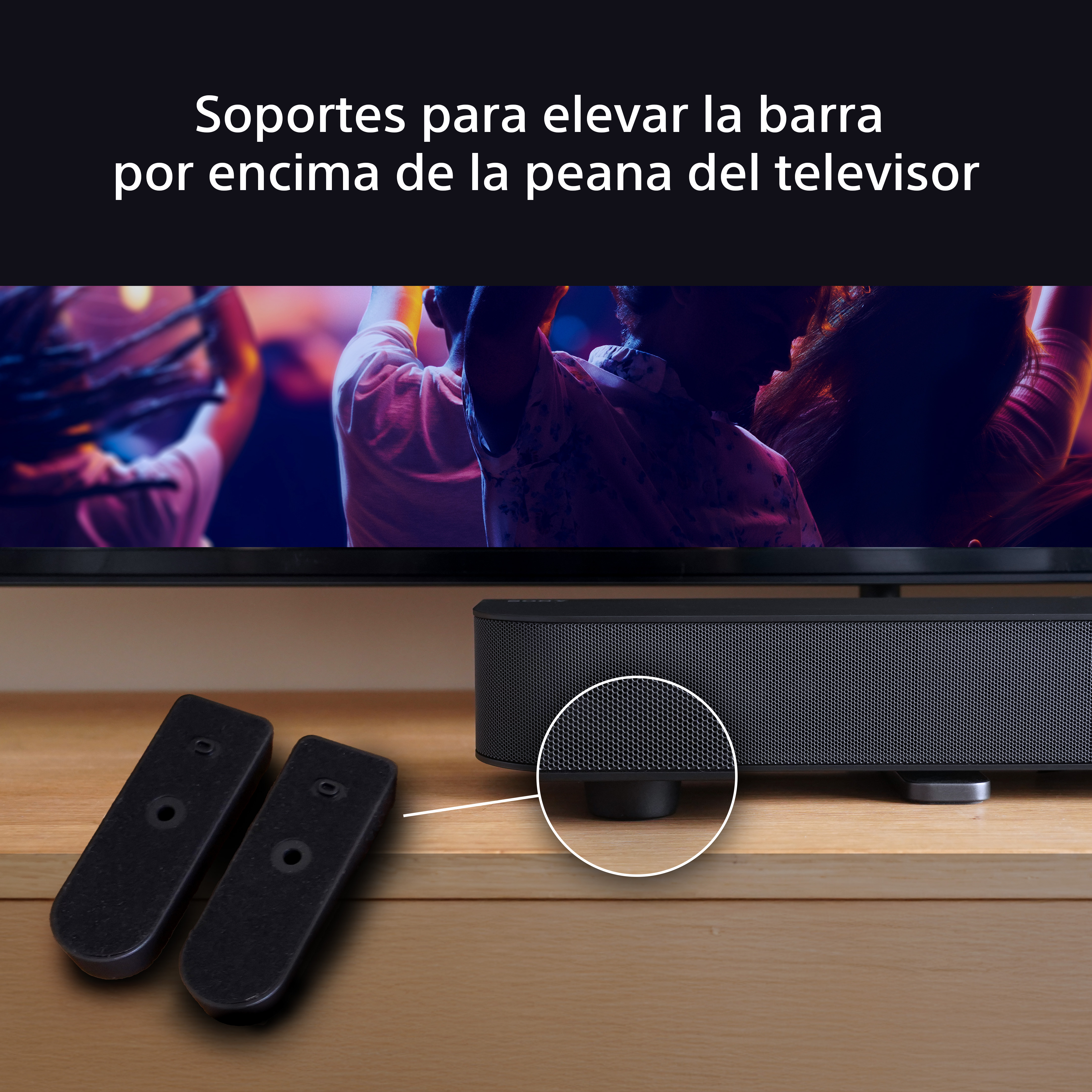 Barra de sonido en soporte, dos mandos a distancia en primer plano.