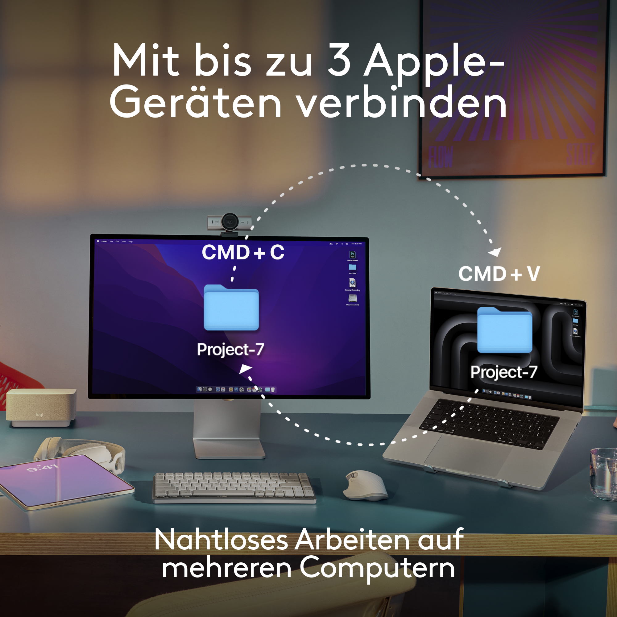 Ein Laptop, ein Monitor und ein Tablet liegen auf einem Schreibtisch, mit Webcam.