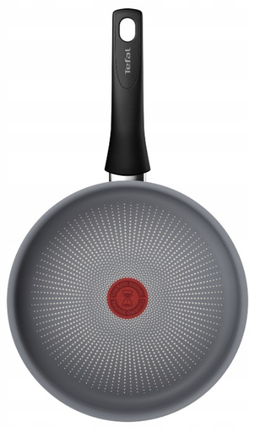 Szara patelnia z czarnym uchwytem i widocznym logo Tefal na spodzie.