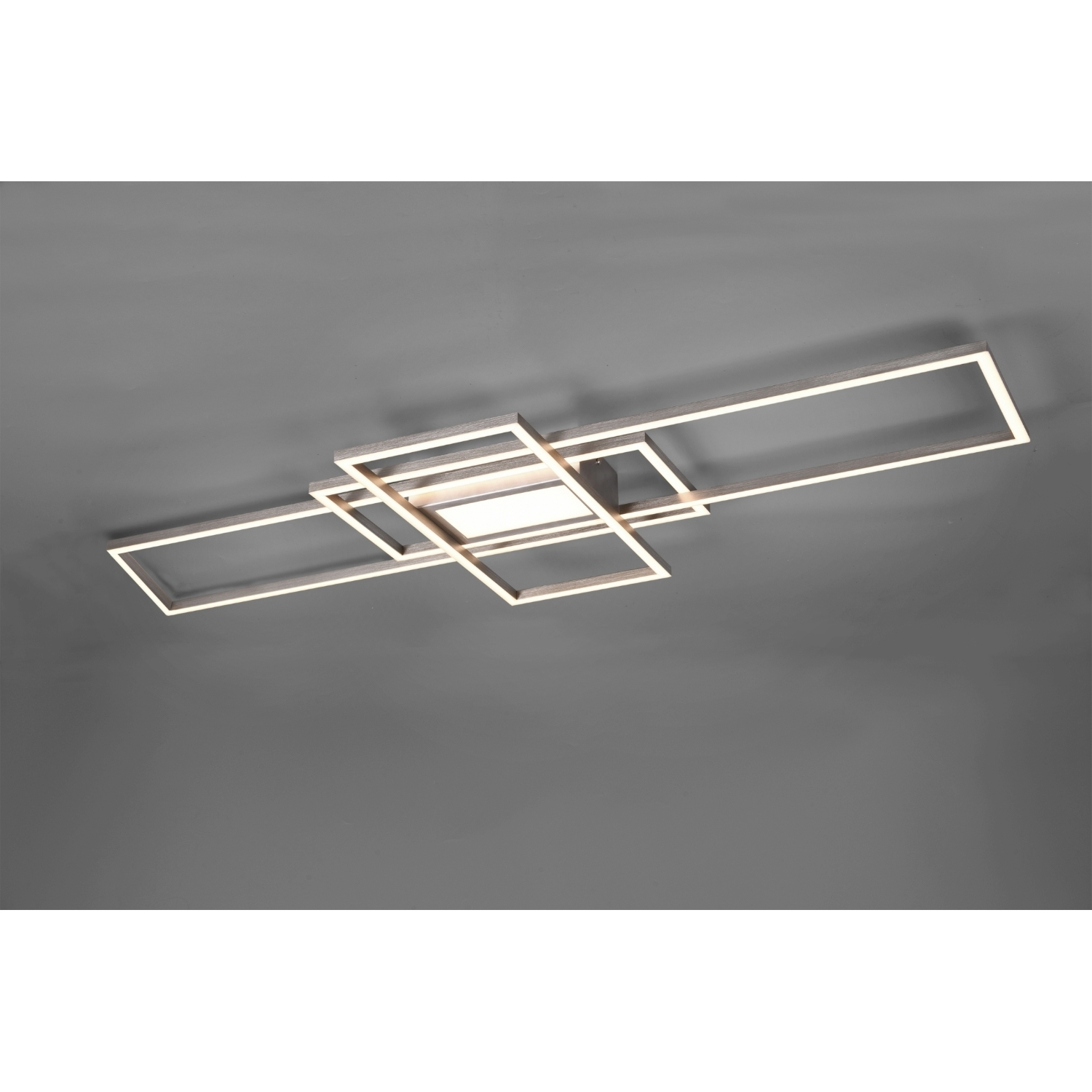 Un apparecchio di illuminazione a soffitto con cornici rettangolari sovrapposte.