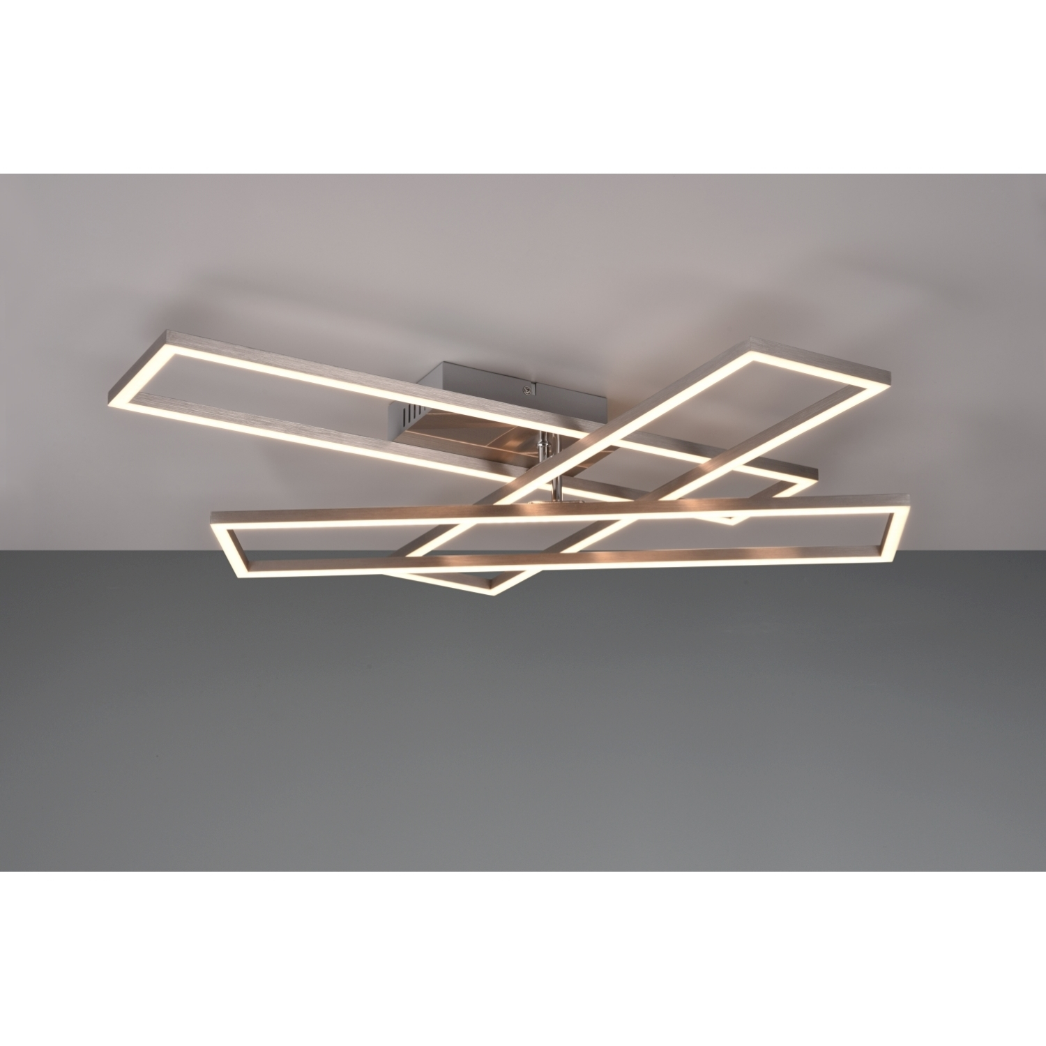 Lampada da soffitto moderna con telai luminosi rettangolari interconnessi su un soffitto grigio.