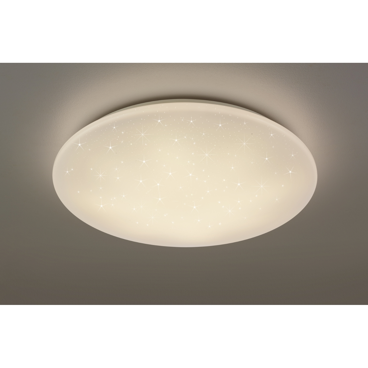 Una lampada da soffitto con un motivo a stelle.