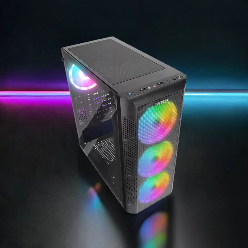Fekete számítógépház RGB világítással. Színes fények belül, sötét háttéren.