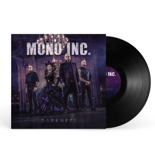 Albumcover mit einer Band in formeller Kleidung und einer Vinyl-Schallplatte.