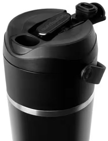 Czarny kubek podróżny, zbliżenie, widok z góry pokazujący pokrywę, otwór do picia jest zamknięty.