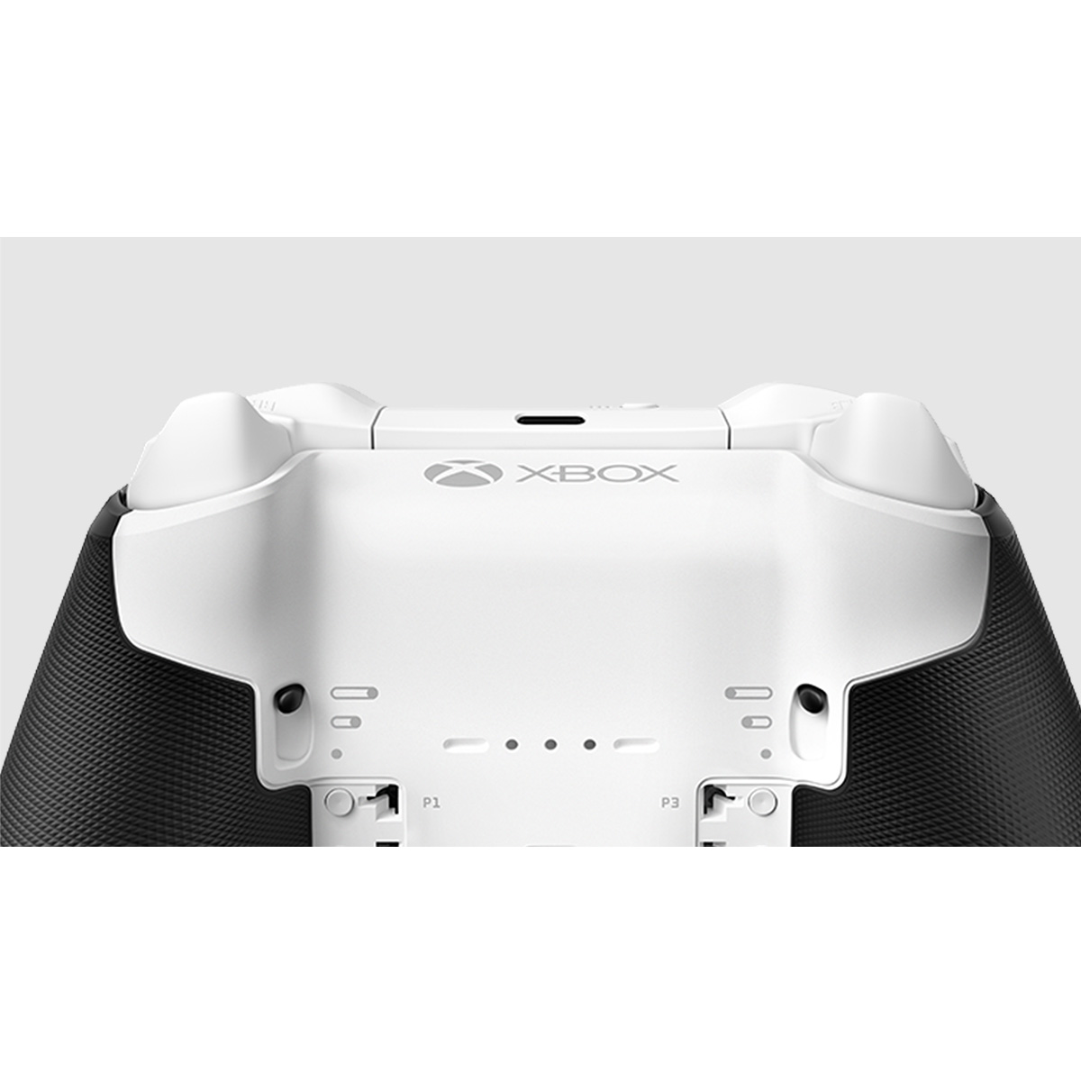 Mando de Xbox blanco y negro con botones visibles.