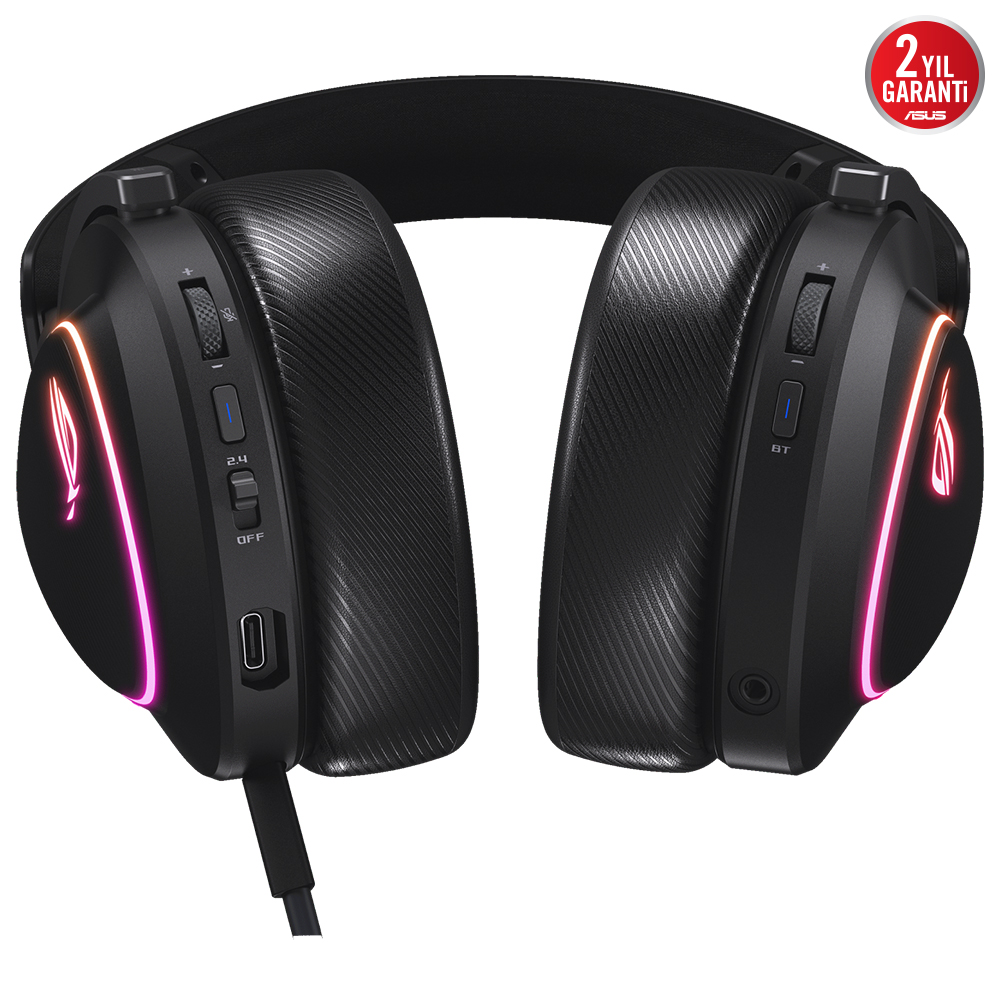 RGB ışıkları ve ses kontrolleri olan siyah bir oyun kulaklığı.