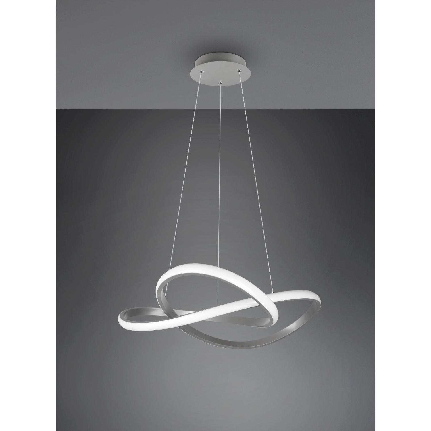 Lampada a sospensione moderna con base circolare bianca e design argentato ad anello.