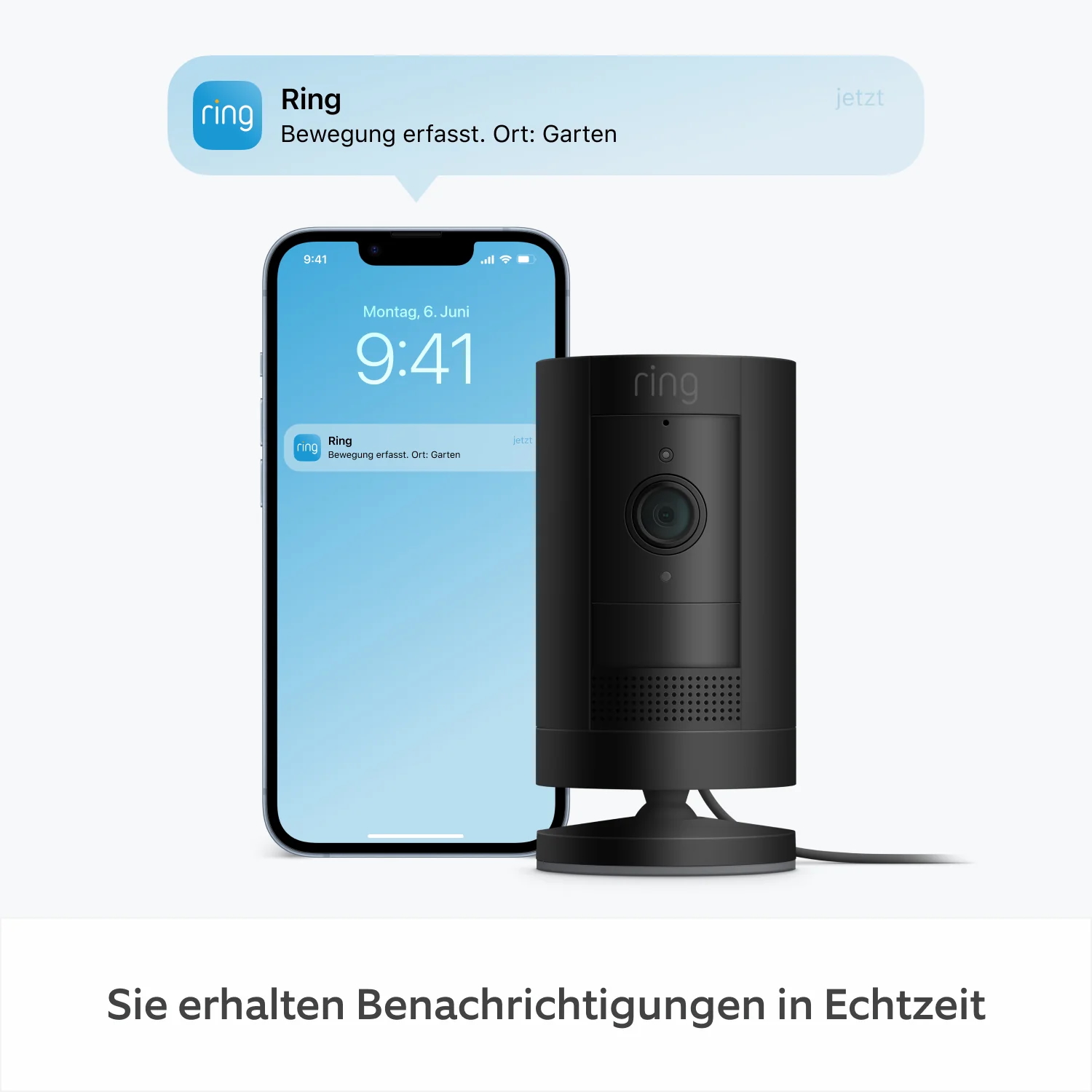 Eine schwarze Ring-Sicherheitskamera und ein Smartphone, das eine Benachrichtigung anzeigt.