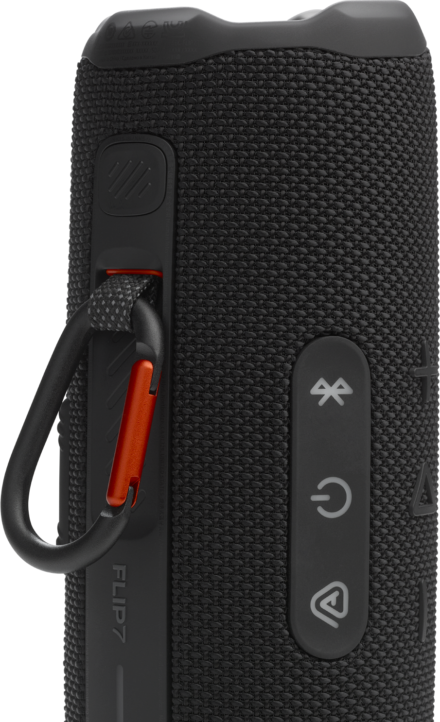 Fekete hordozható hangszóró. Oldalnézet. Narancssárga klip. Bekapcsoló és Bluetooth gombok. Szövet textúra.