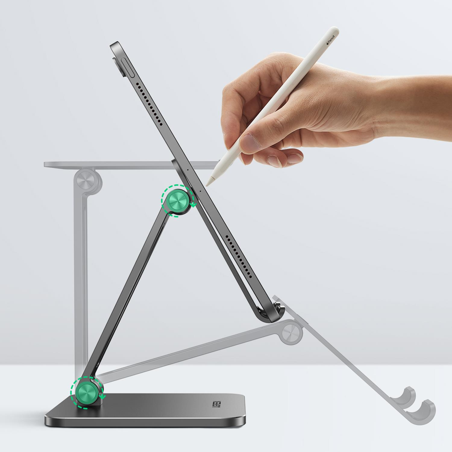 Bir standda tablet. Kalemle ekrana işaret eden el. Yeşil menteşeler görünür.