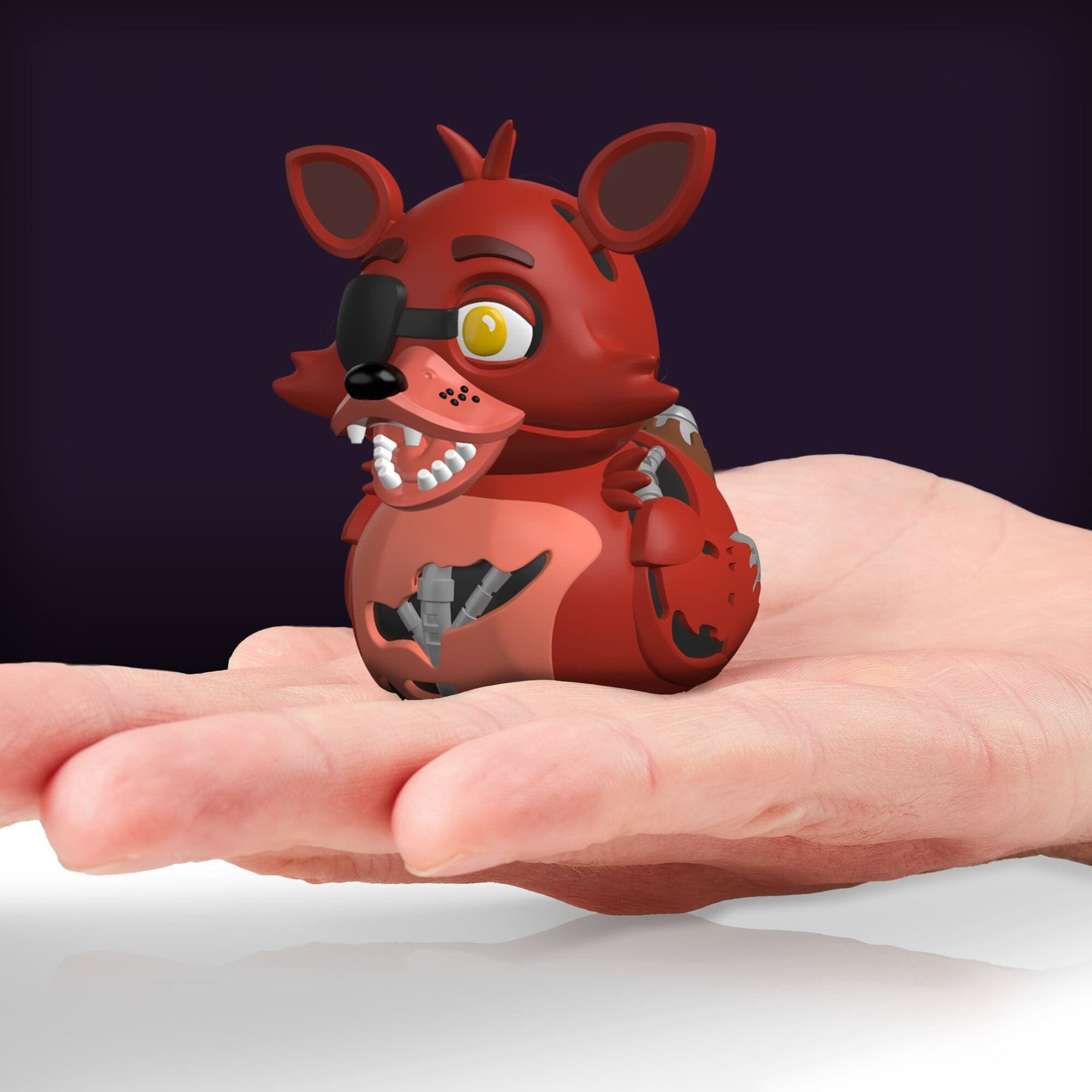 Piros Foxy játék egy kézben.