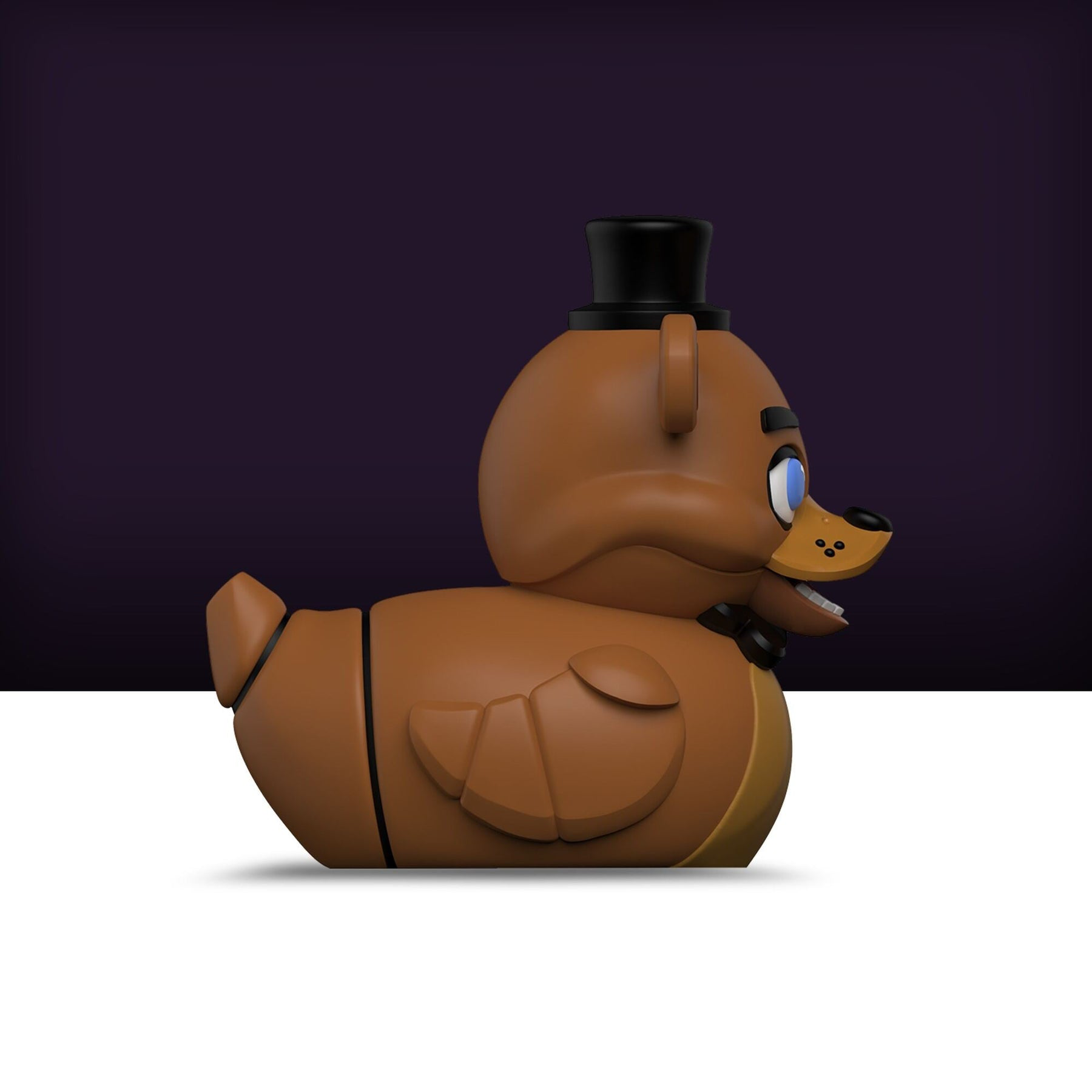 Freddy Fazbear-re modellezett gumikacsa játék, barna, fekete cilinderrel.