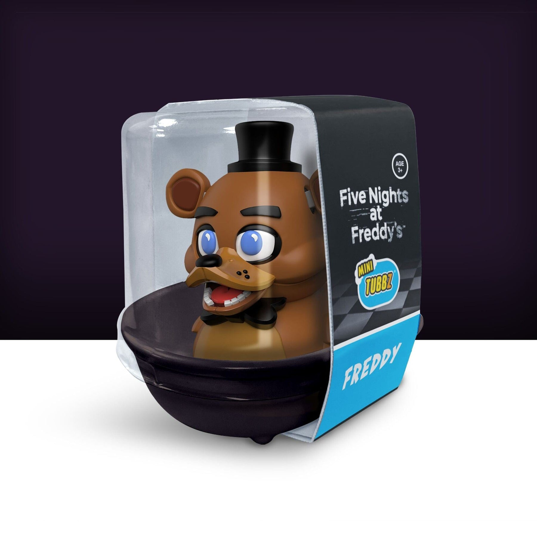 Freddy Fazbear játék egy dobozban. A dobozon Five Nights at Freddy's felirat látható.
