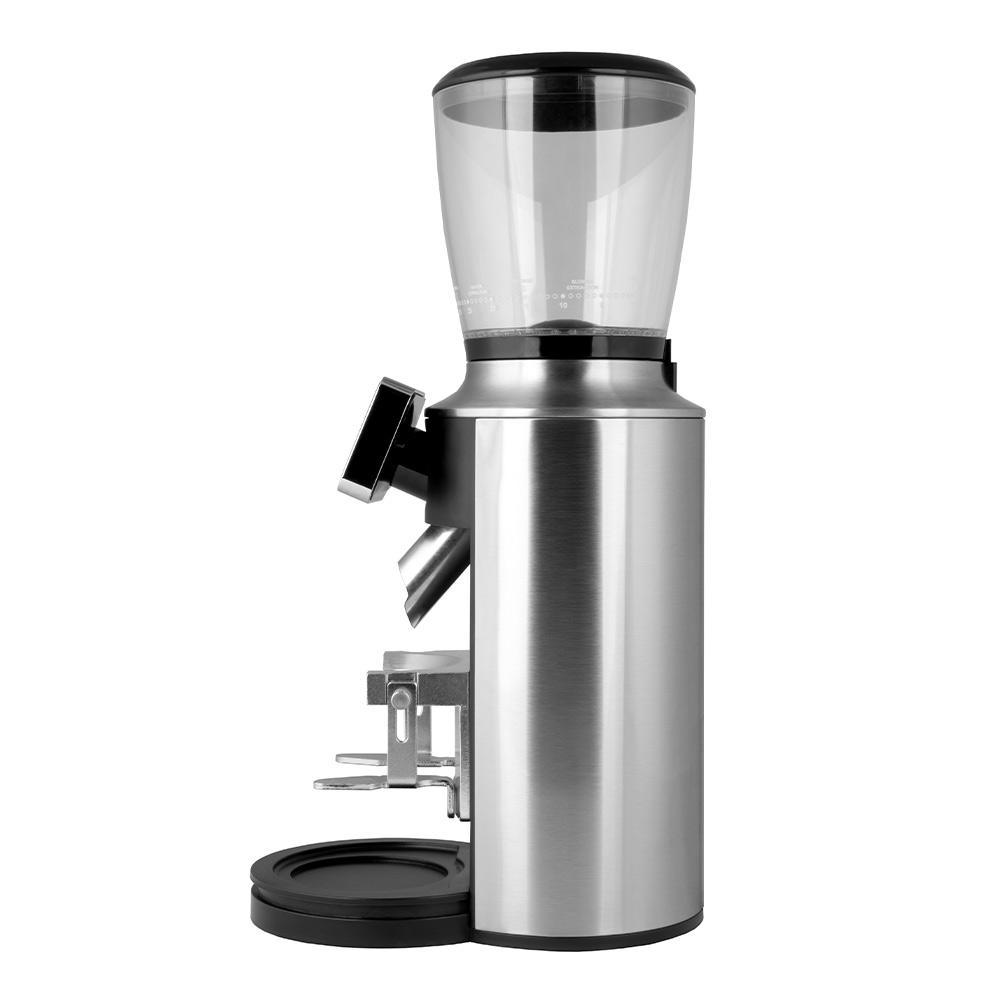 Silber-schwarze Kaffeemühle. Klarer Bohnenbehälter oben. Schwarzer Sockel. Metallauslauf und Griff an der Seite.