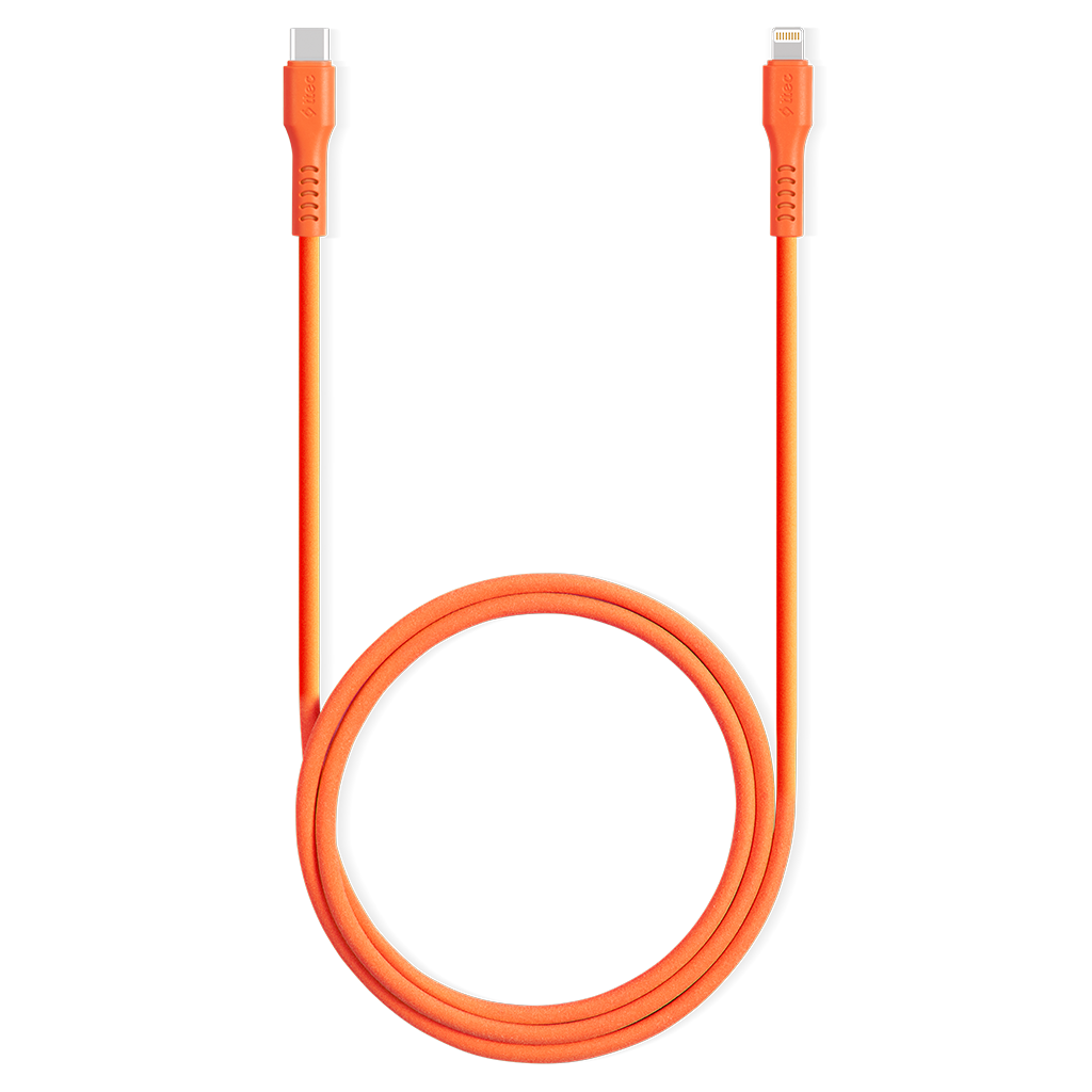 Turuncu şarj kablosu, biri USB-C, diğeri Lightning olmak üzere iki konektörlü.