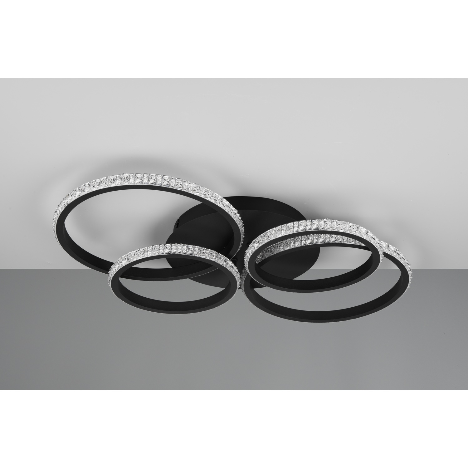 Lampada da soffitto nera con quattro luci LED circolari, bordate di cristalli.