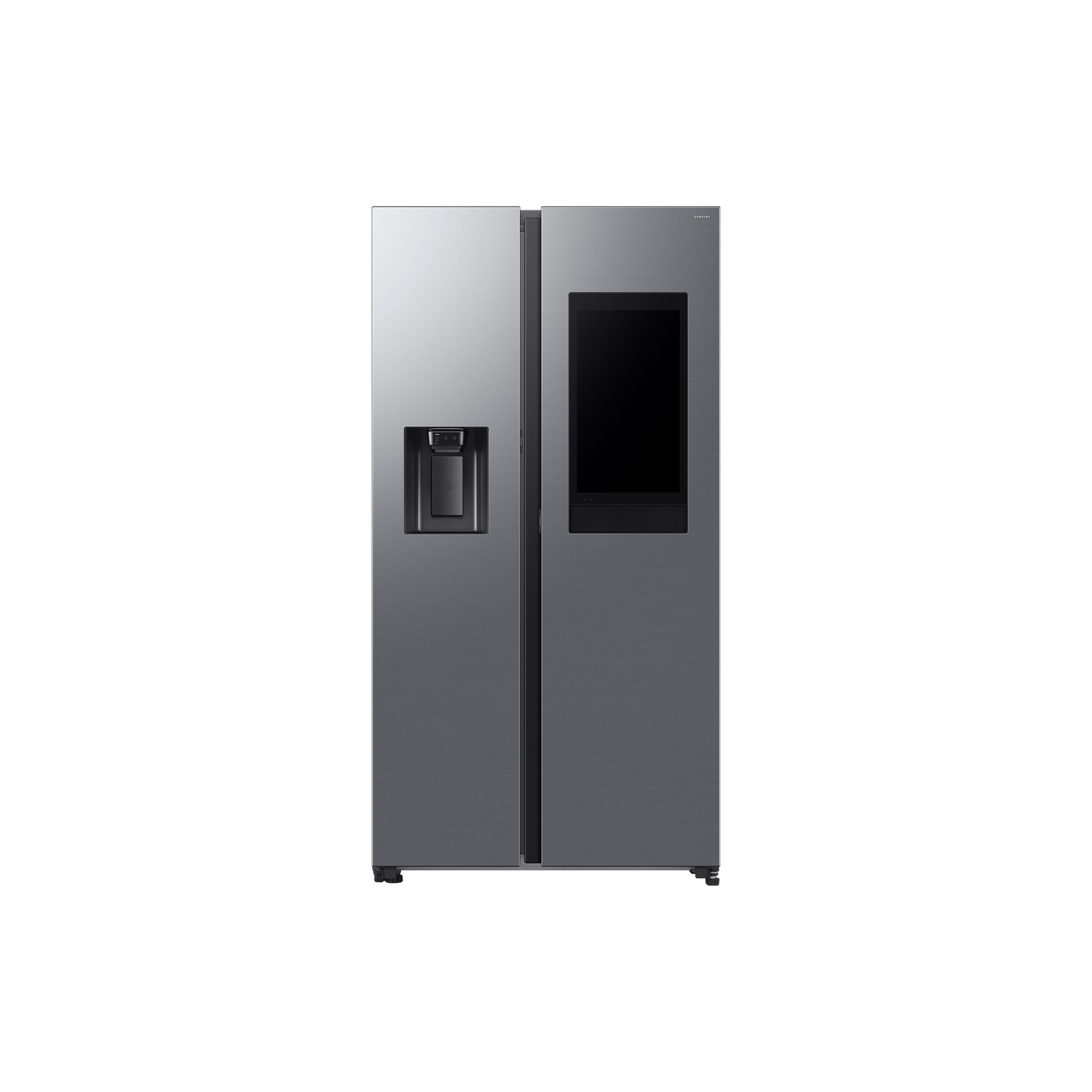 Vrouw maakt een tegelvloer schoon met een stoomreiniger in een moderne keuken.