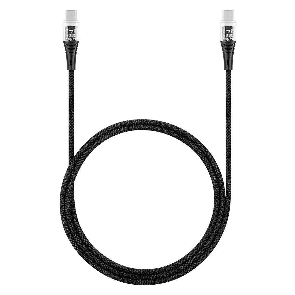 Her iki ucunda beyaz ve yarı saydam konektörlerle siyah, örgülü USB-C kablosu.