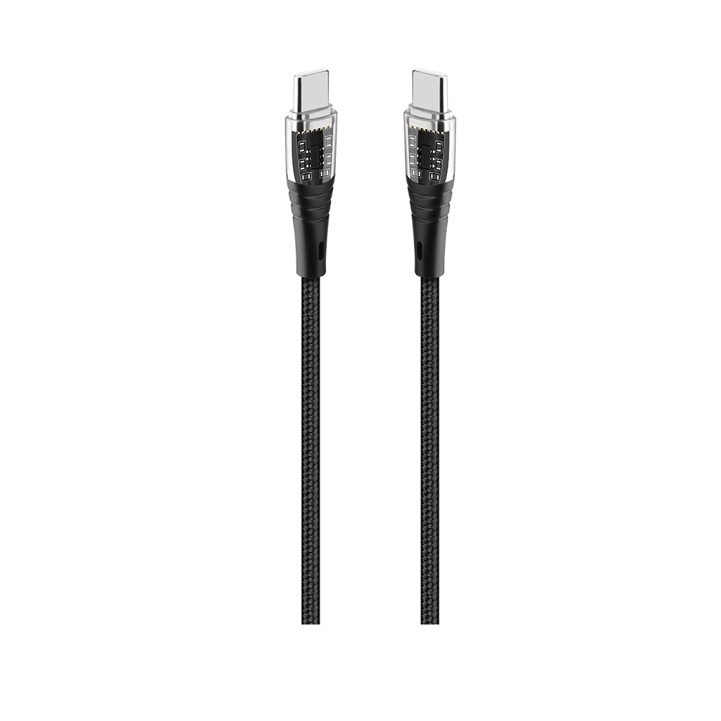 Siyah arka plan &uuml;zerinde yan yana iki siyah USB-C kablosu. &Ouml;rg&uuml;l&uuml;d&uuml;rler.