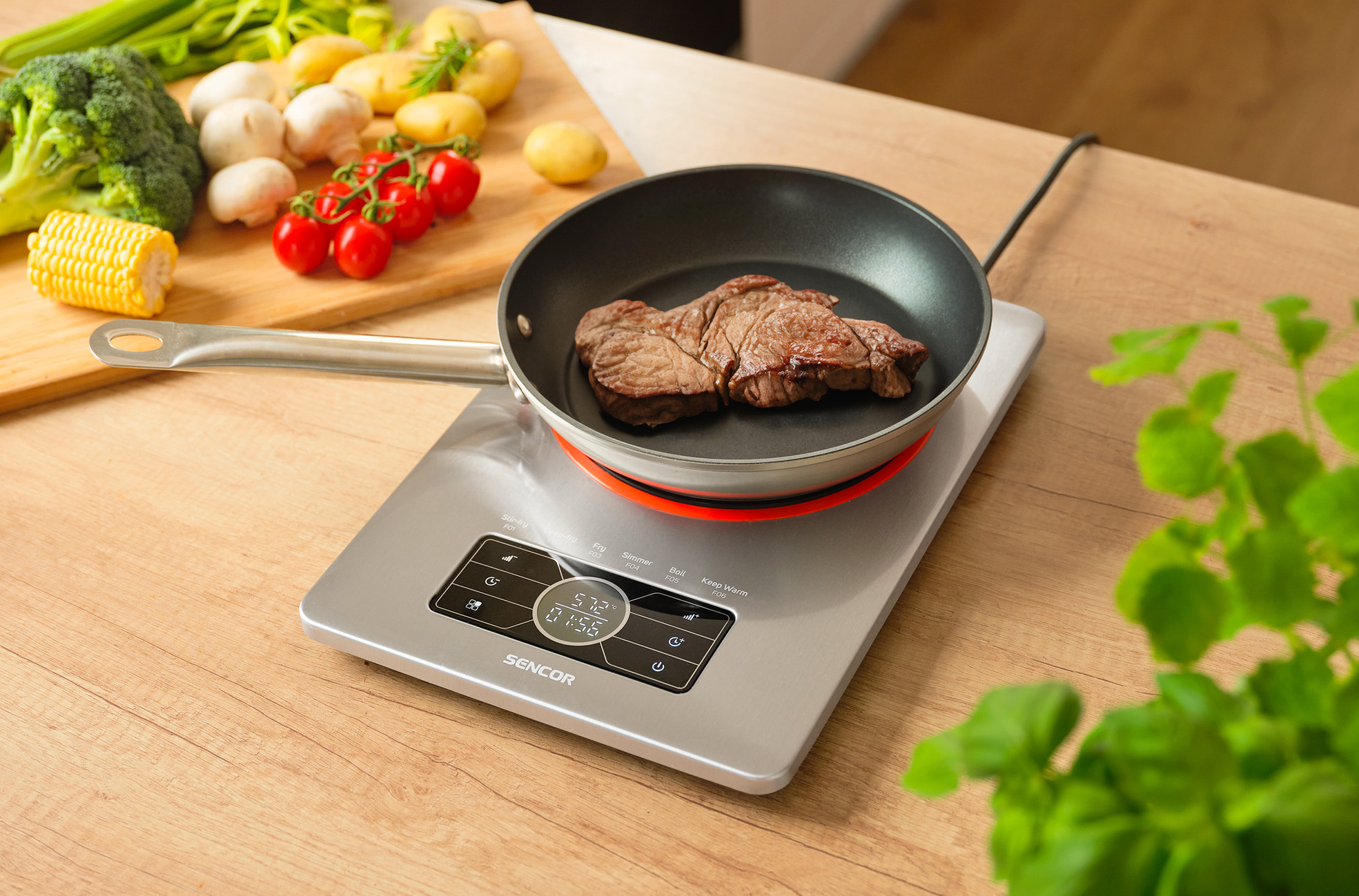 Steak sütése egy hordozható indukciós főzőlapon digitális kijelzővel.