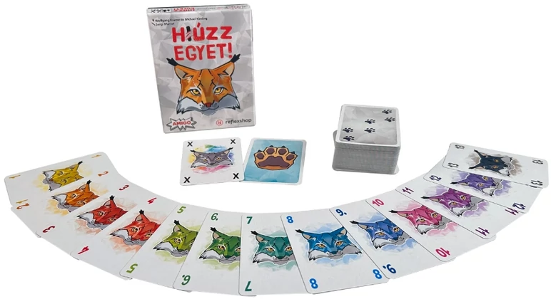 Kártyajáték, kártyák terítve az asztalon.