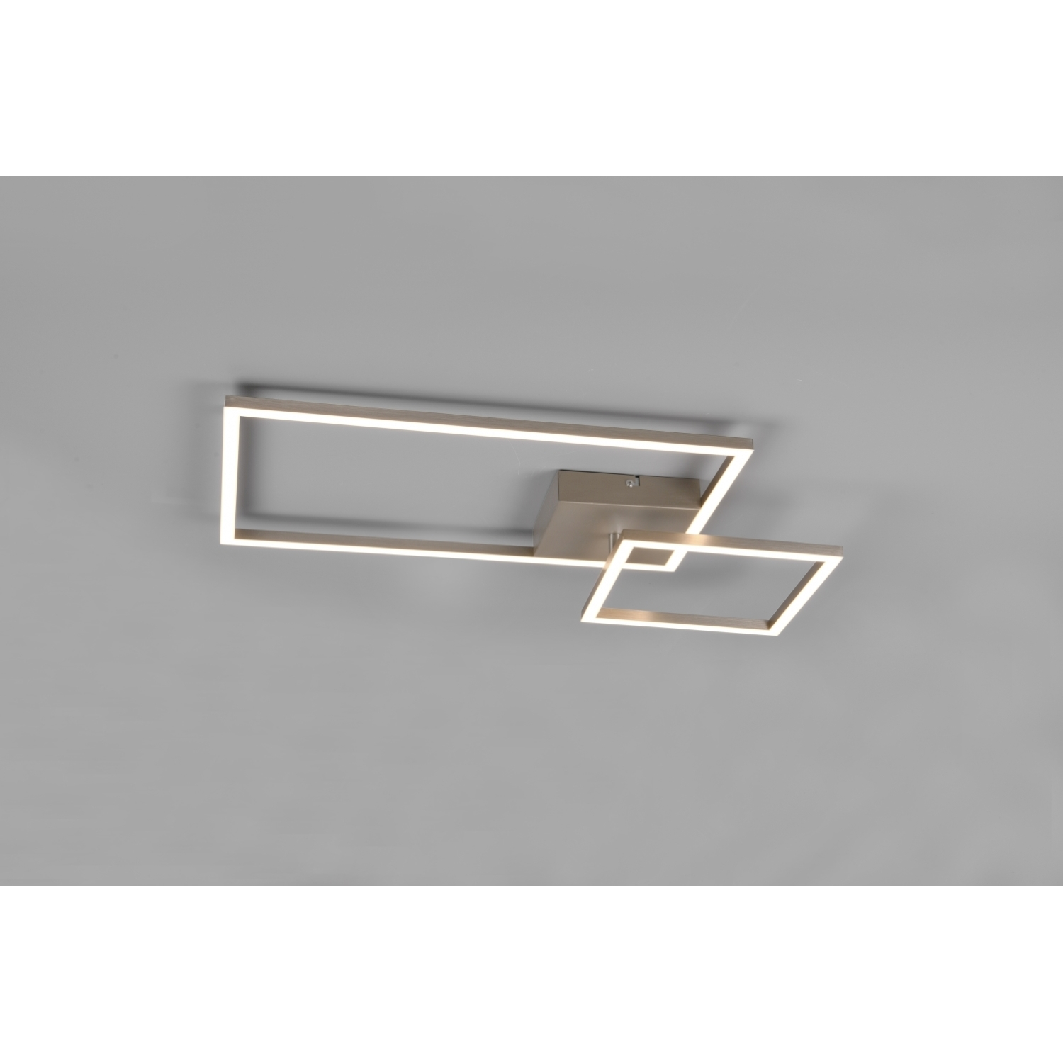 Lampada da soffitto moderna; due luci rettangolari collegate, finitura metallica.