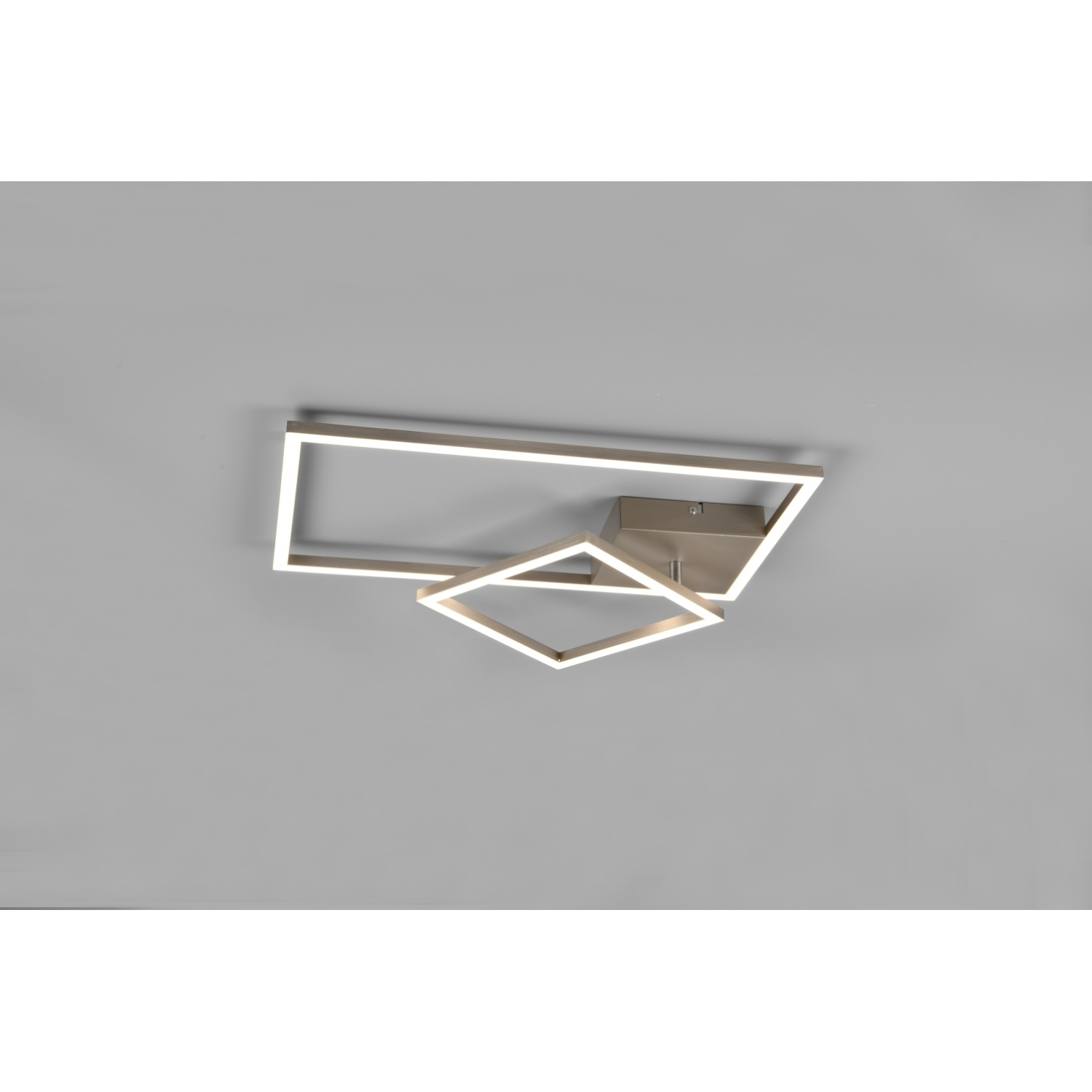 Un moderno apparecchio di illuminazione a soffitto con due forme rettangolari.