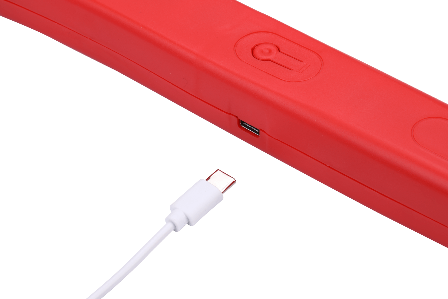 Dispositivo rojo con un puerto USB-C y un cable blanco con un conector USB-C. El dispositivo es rojo.