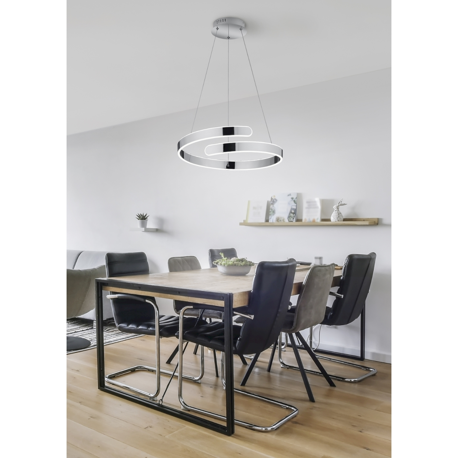 Auricolari bianchi nella loro custodia di ricarica aperta, con un piccolo indicatore LED.