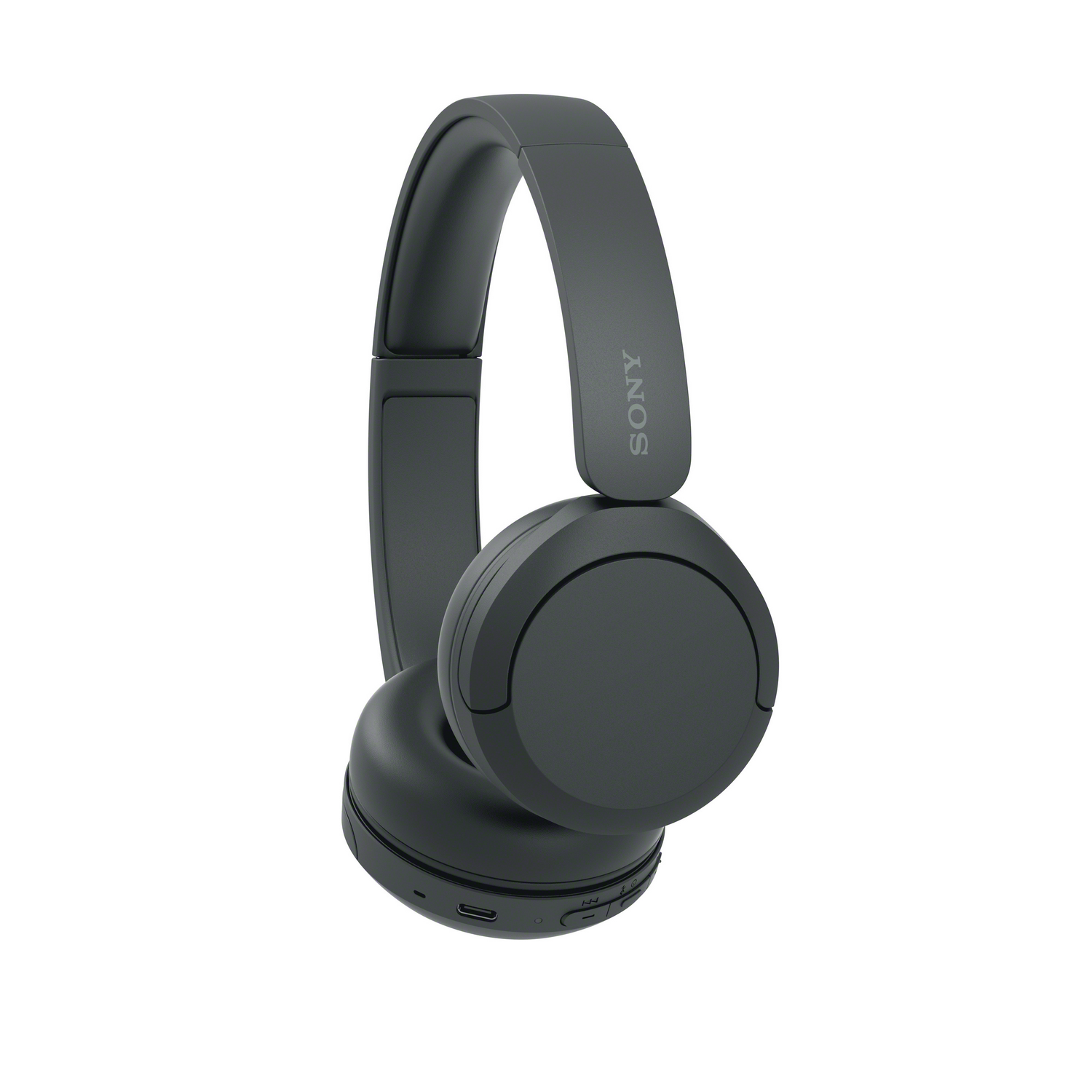 Auriculares negros Sony, vista en ángulo, mostrando el auricular y la diadema con el logotipo de Sony.