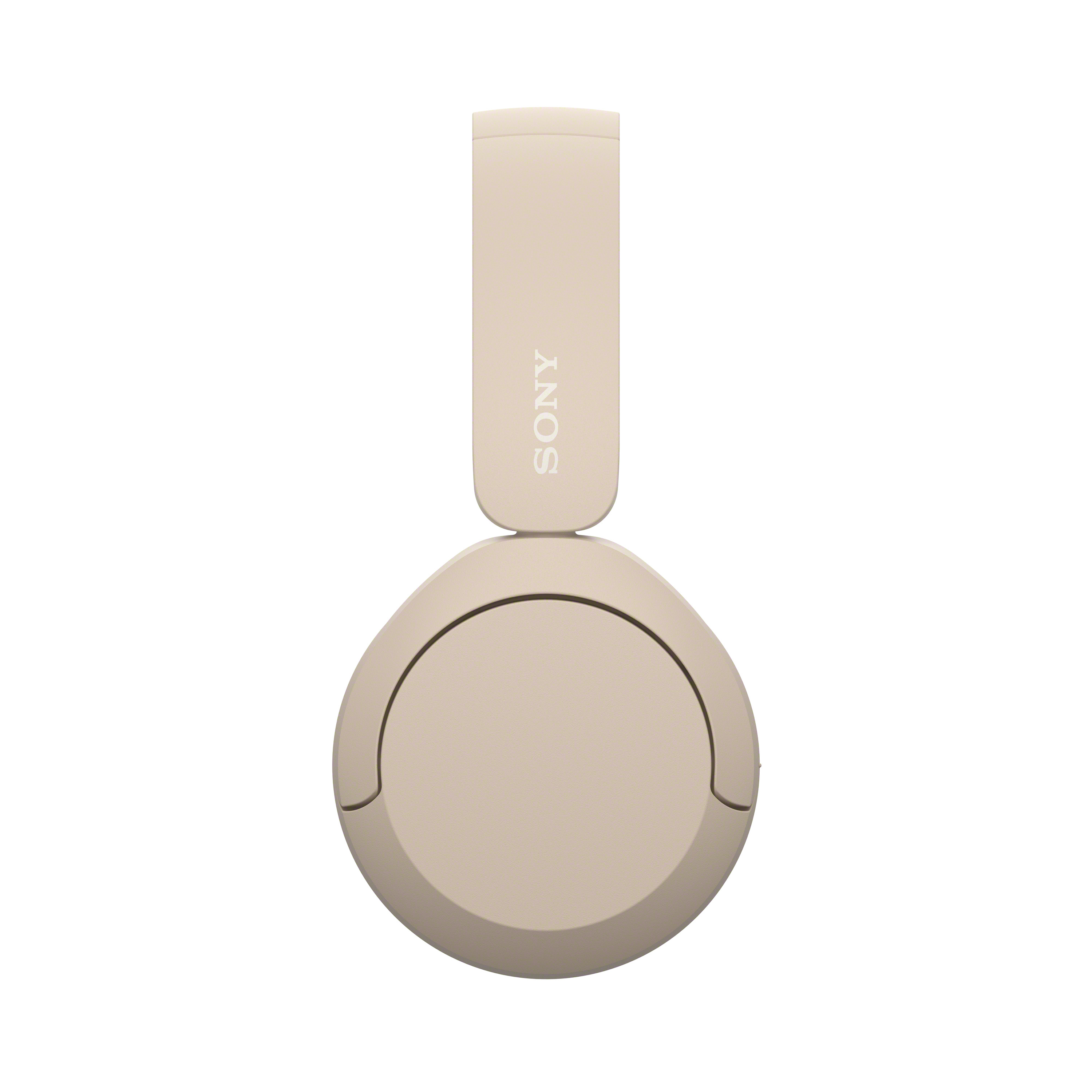 Cuffie beige, vista dall'alto, isolate su bianco.
