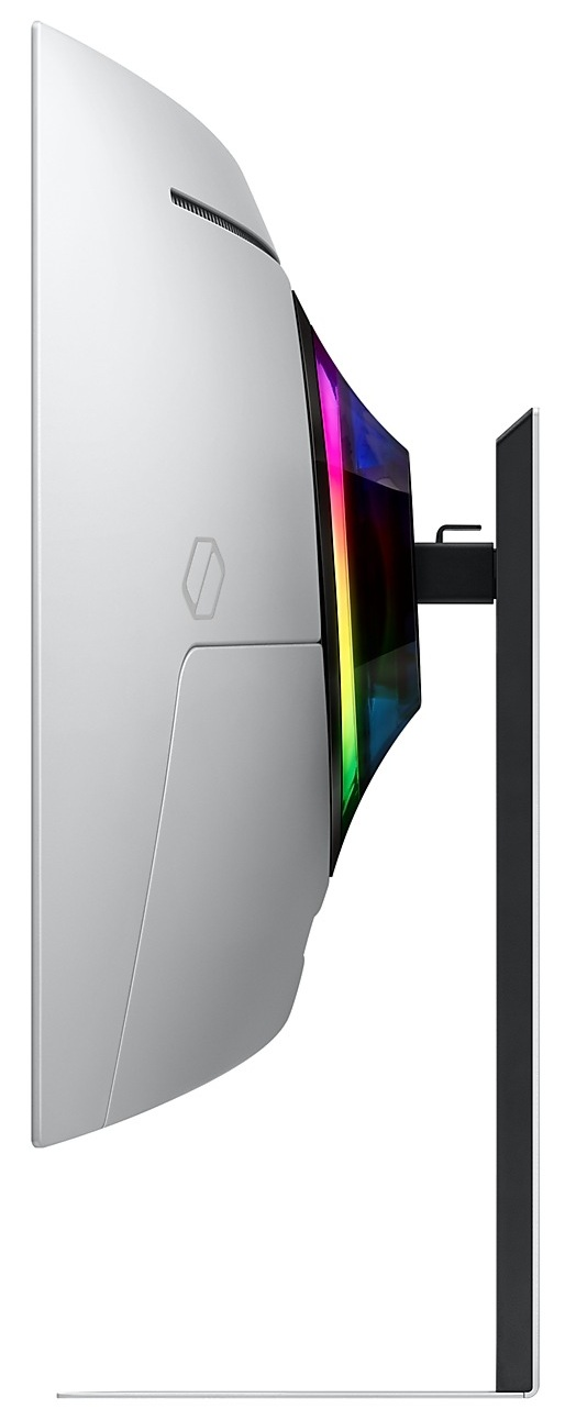 Zakrzywiony biały monitor z kolorowymi światłami z boku. Czarny stojak i białe tło.