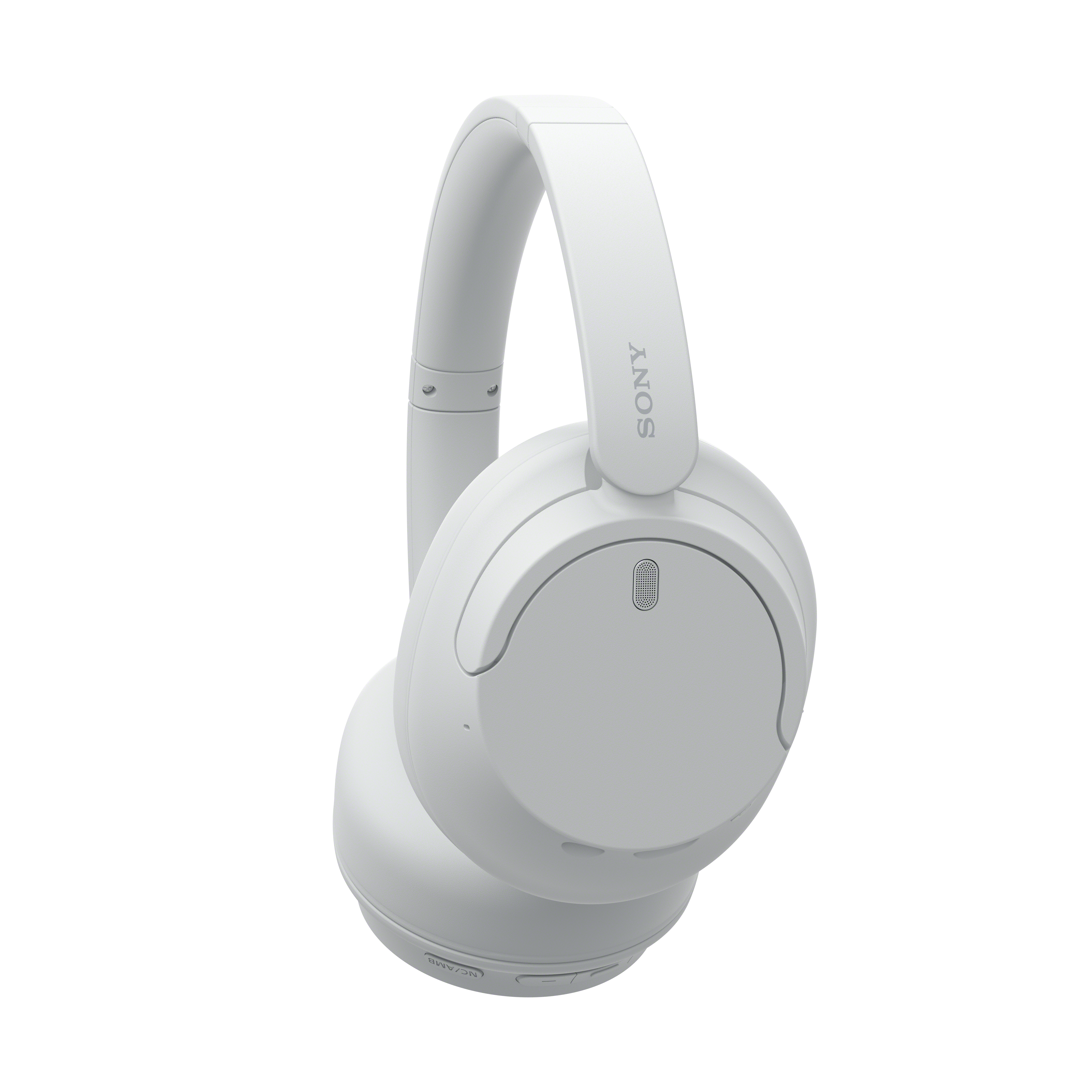 Casque Sony blanc, prise de vue en studio, sur fond blanc, vue en angle.