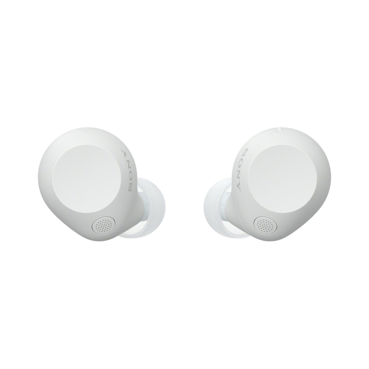 Deux écouteurs blancs. Chacun a un design rond avec le nom de la marque dessus.