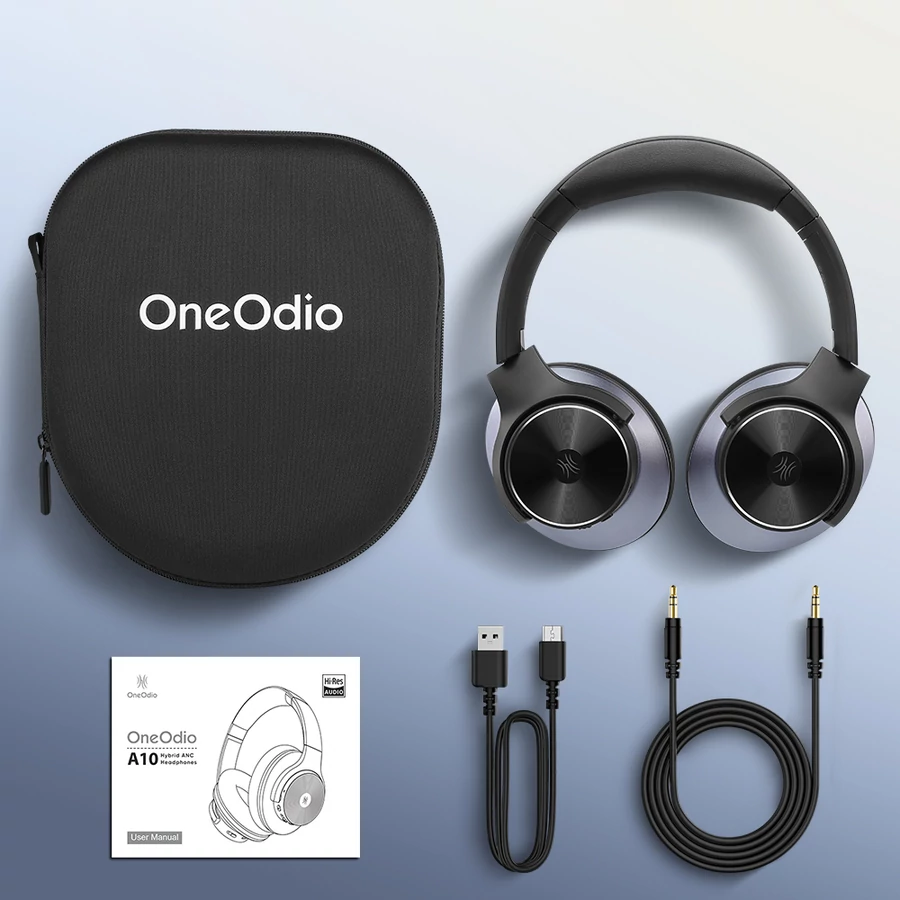 OneOdio A10 fejhallgató, hordtáska, USB kábel és audiokábelek világoskék háttéren.