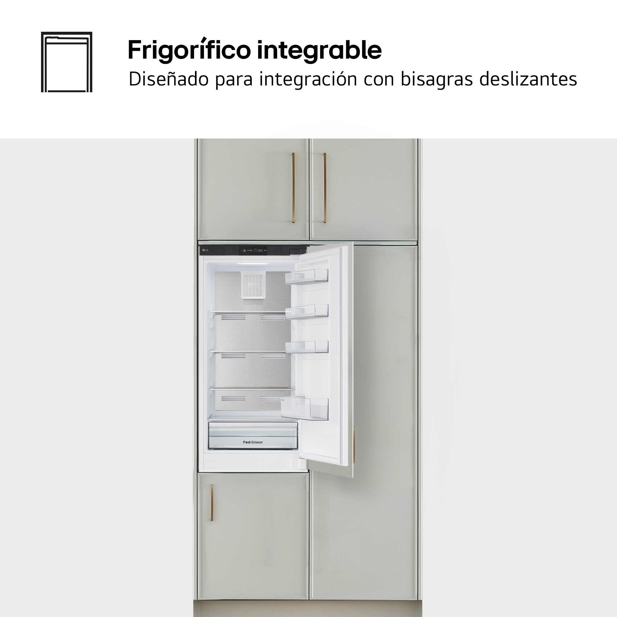 Refrigerador integrado con puerta abierta, dentro de un gabinete de cocina verde claro.