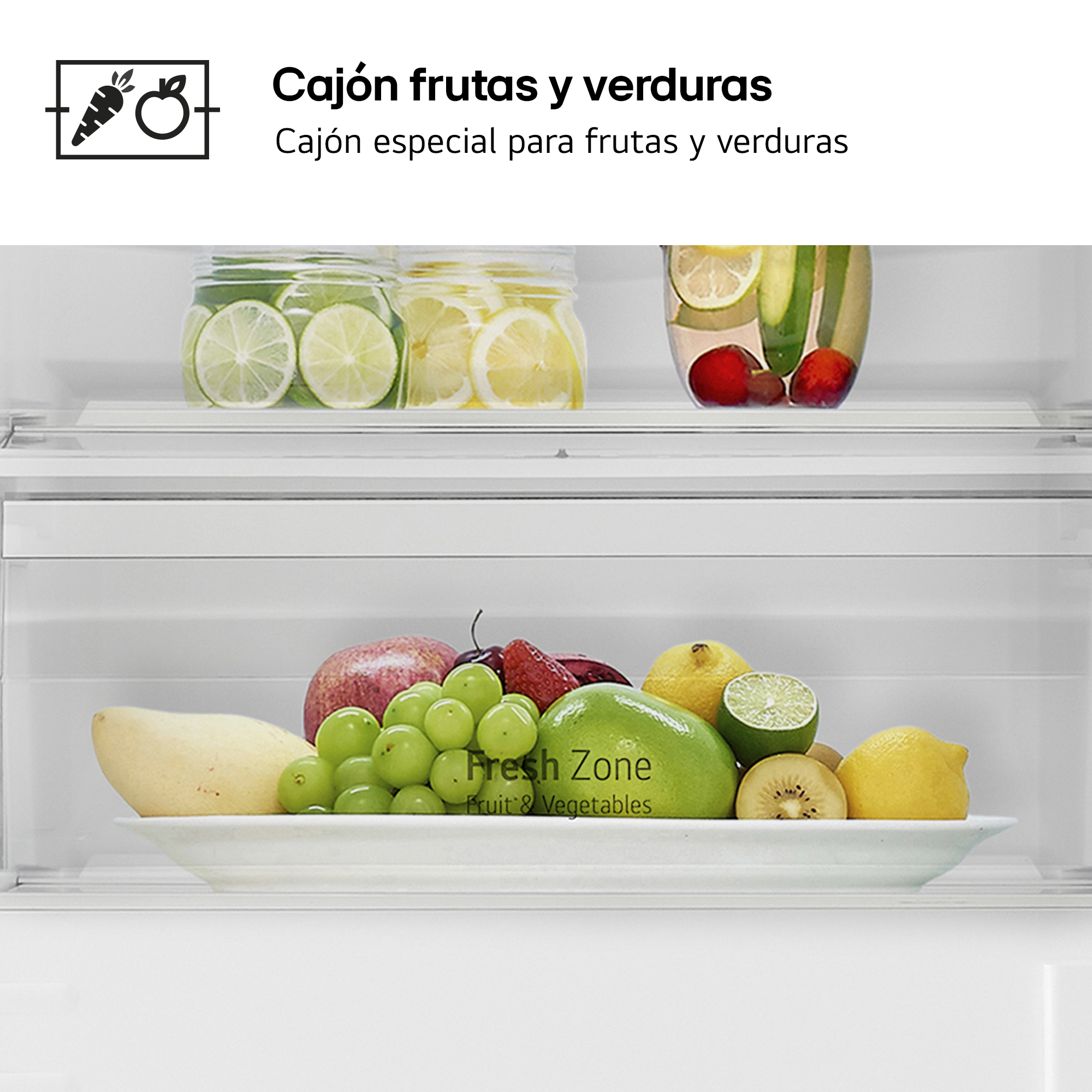 Dentro de una nevera, frutas y verduras en cajón, frascos, texto arriba.