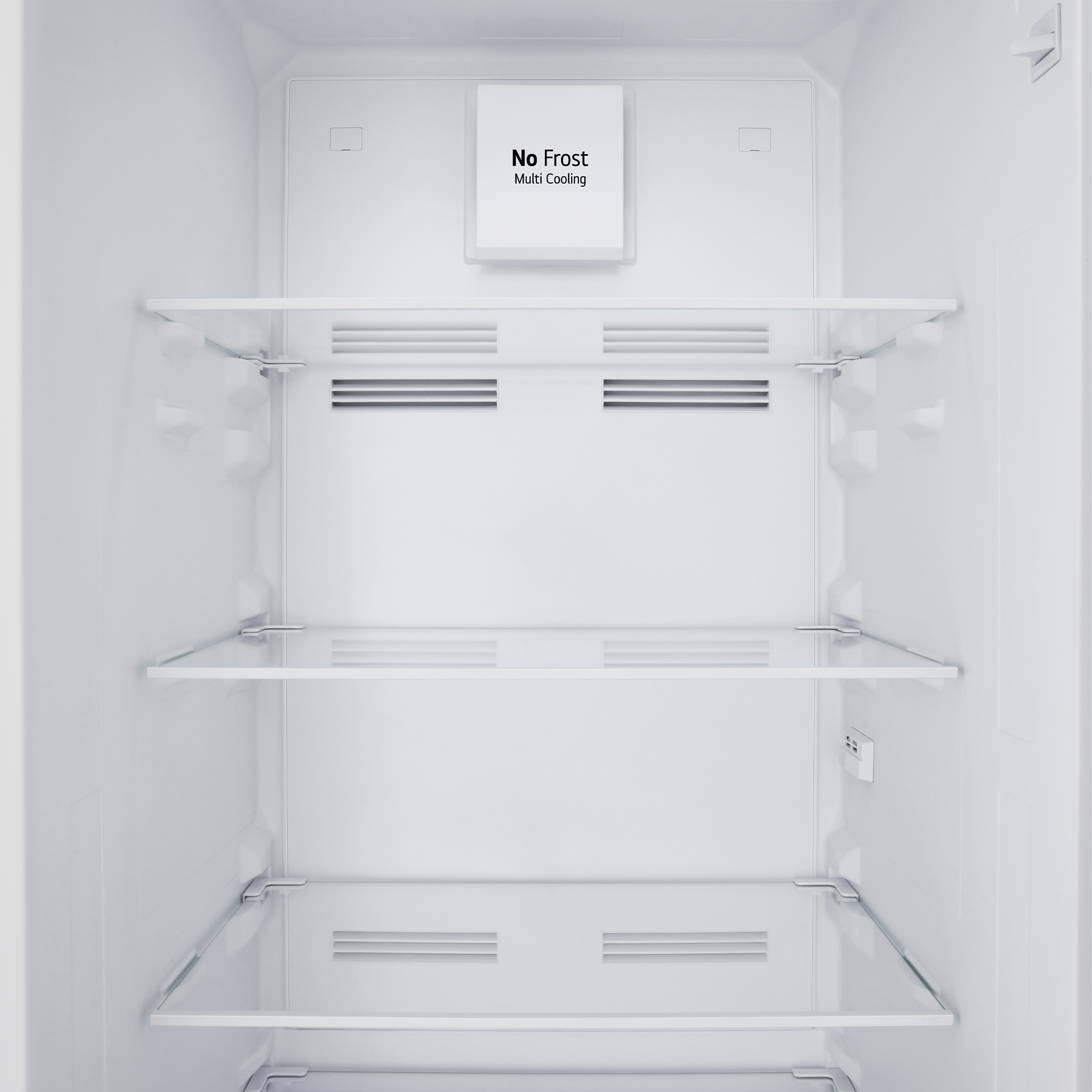Interior de refrigerador vacío, mostrando estantes, sin escarcha, multi-enfriamiento.