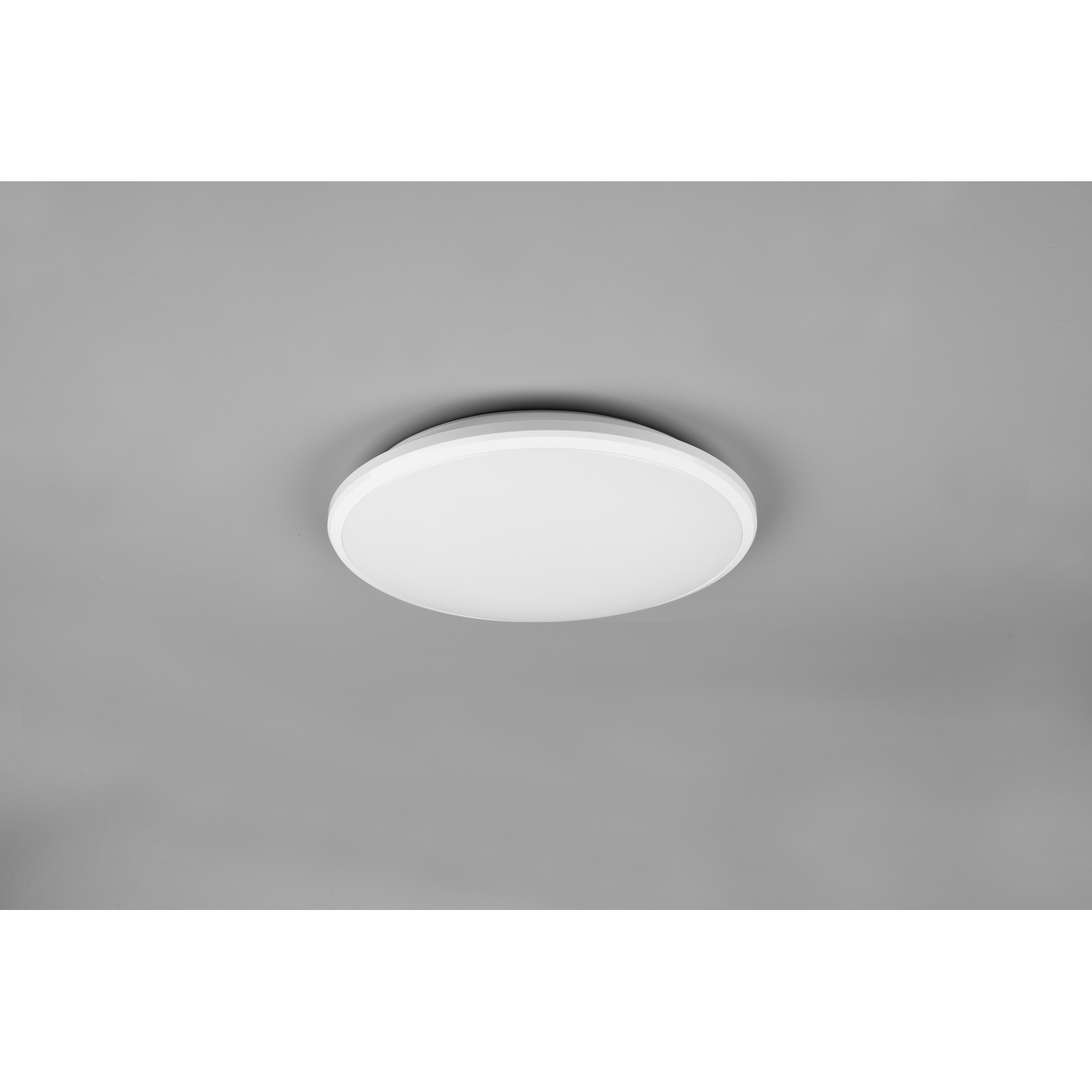 Un apparecchio di illuminazione a soffitto bianco e circolare su uno sfondo grigio.
