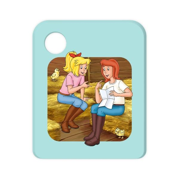 Zwei Mädchen in einer Scheune, Cartoon-Bild, zwei Küken im Heu.