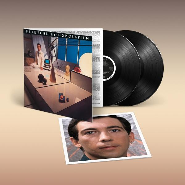 Vinyl-Albumcover mit zwei Schallplatten. Mann im weißen Hemd und ein Foto eines Mannes.
