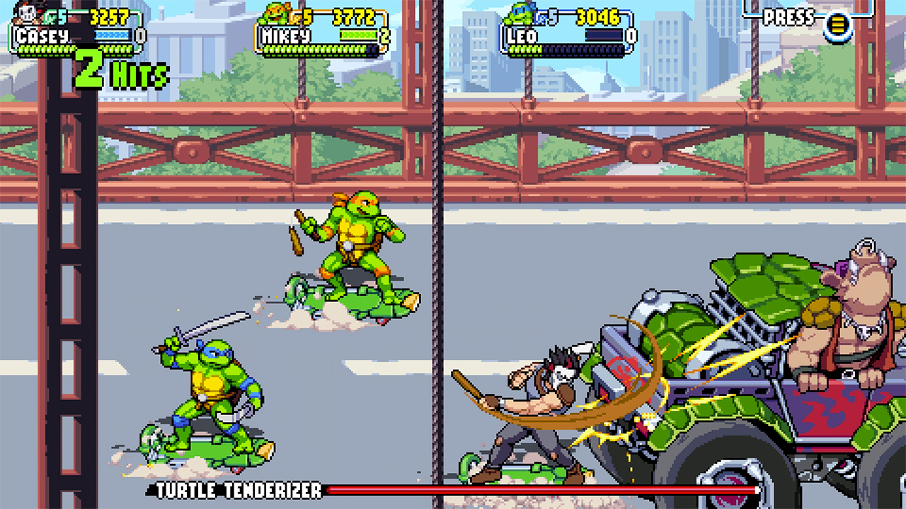Eine Videospielszenen mit Teenage Mutant Ninja Turtles, die auf Skateboards und einem Truck kämpfen.