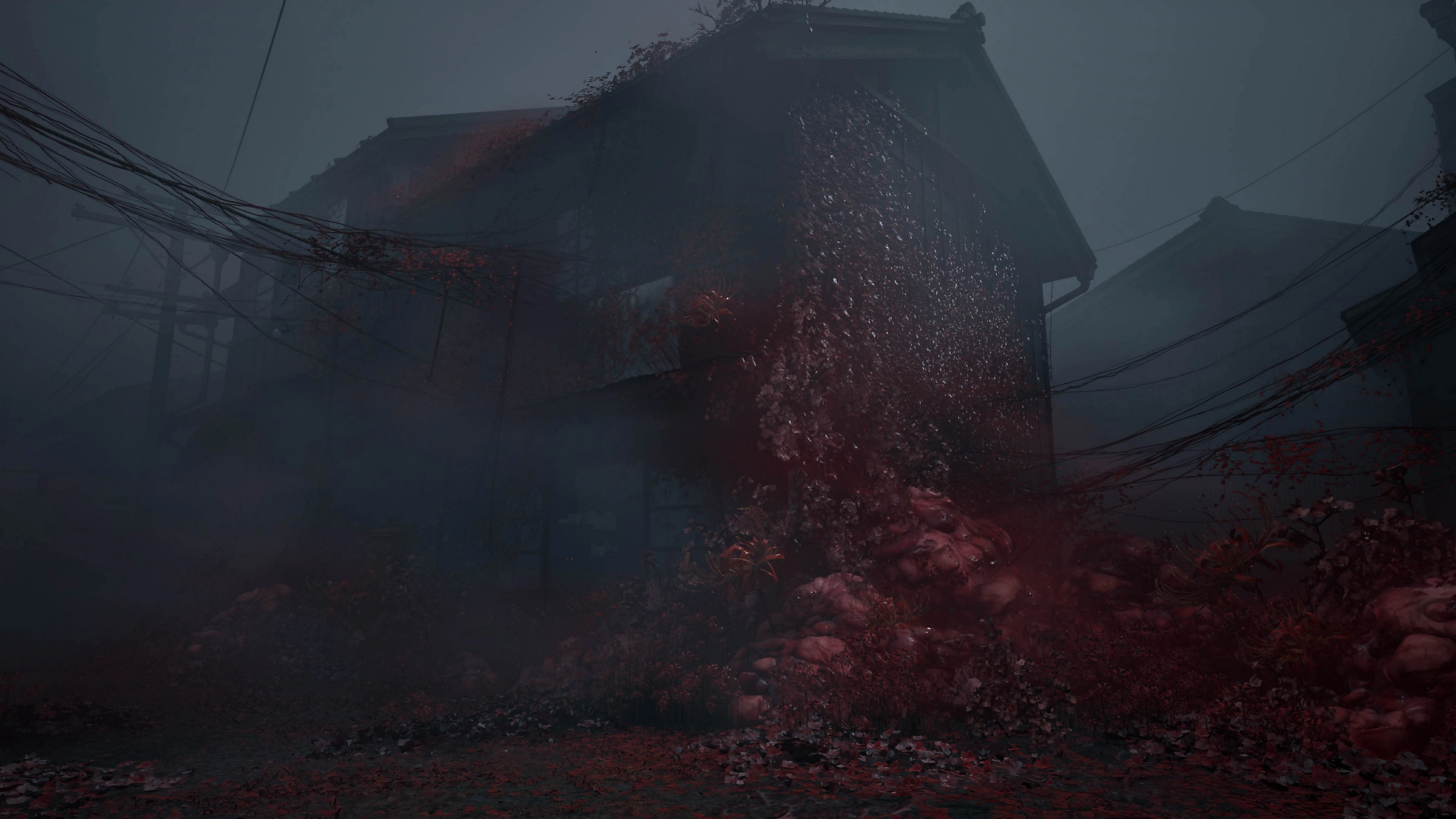 Ein unheimlicher, dunkler und atmosphärischer Schuss eines mit Weinreben bedeckten Hauses im Nebel.