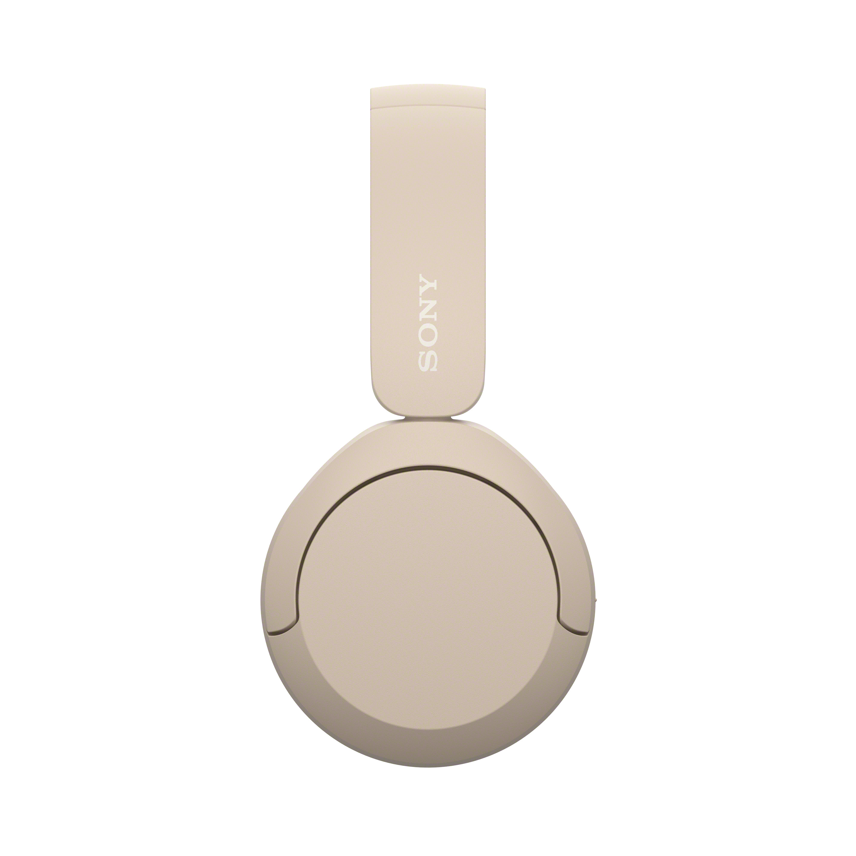 Over-Ear-Kopfhörer, beige Farbe, mit weißem Hintergrund.