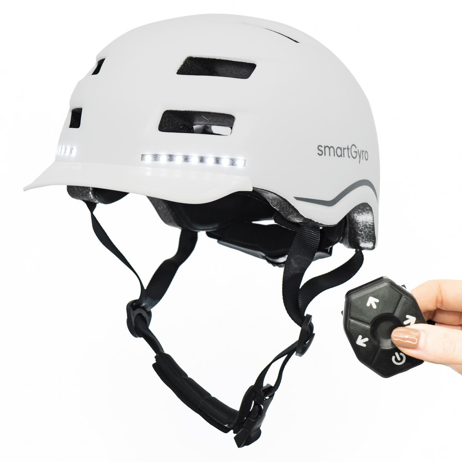 Casco blanco con luces y mando a distancia. Texto: smartGyro.
