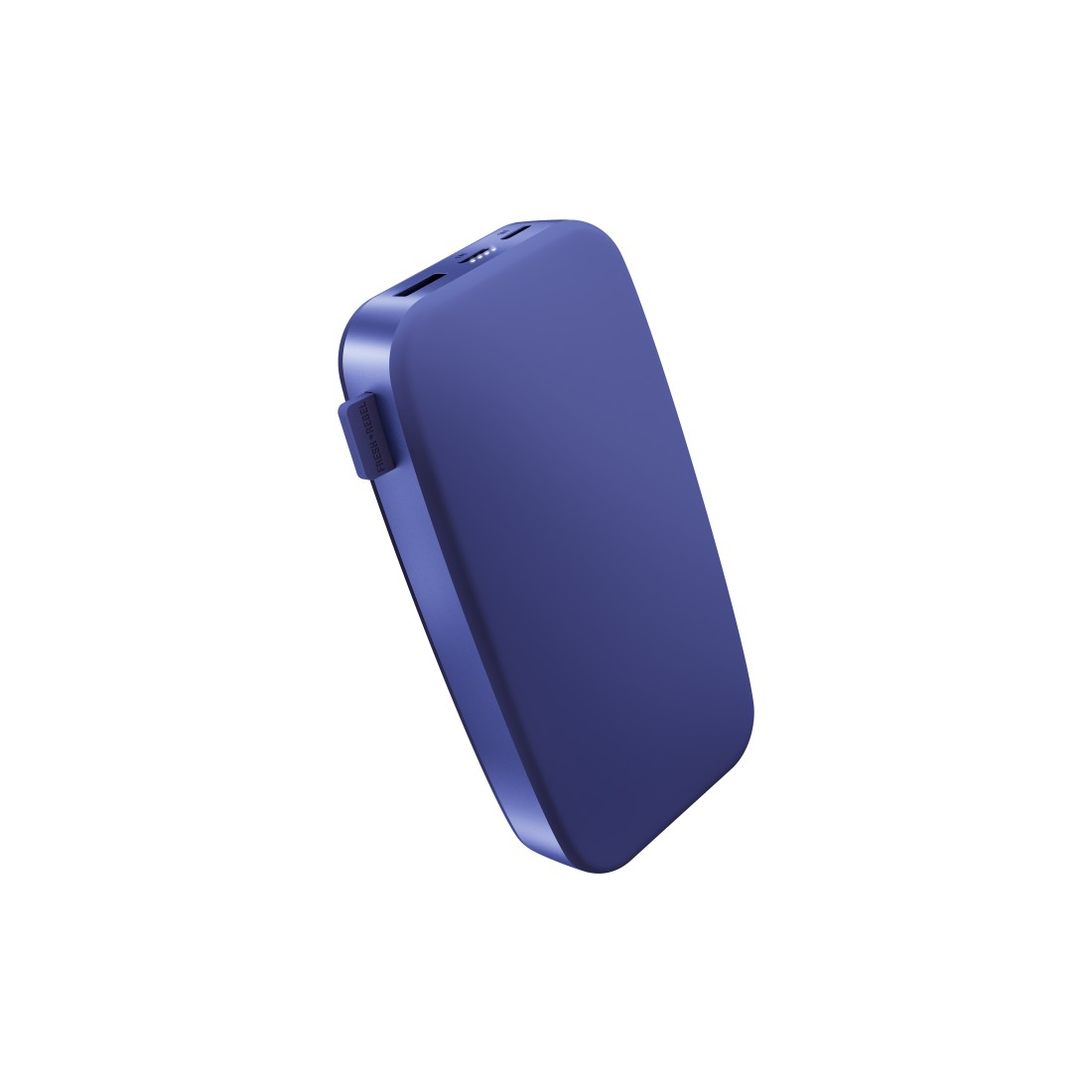 Eine blaue Powerbank, rechteckig, mit Ladeanschluss an der Seite.