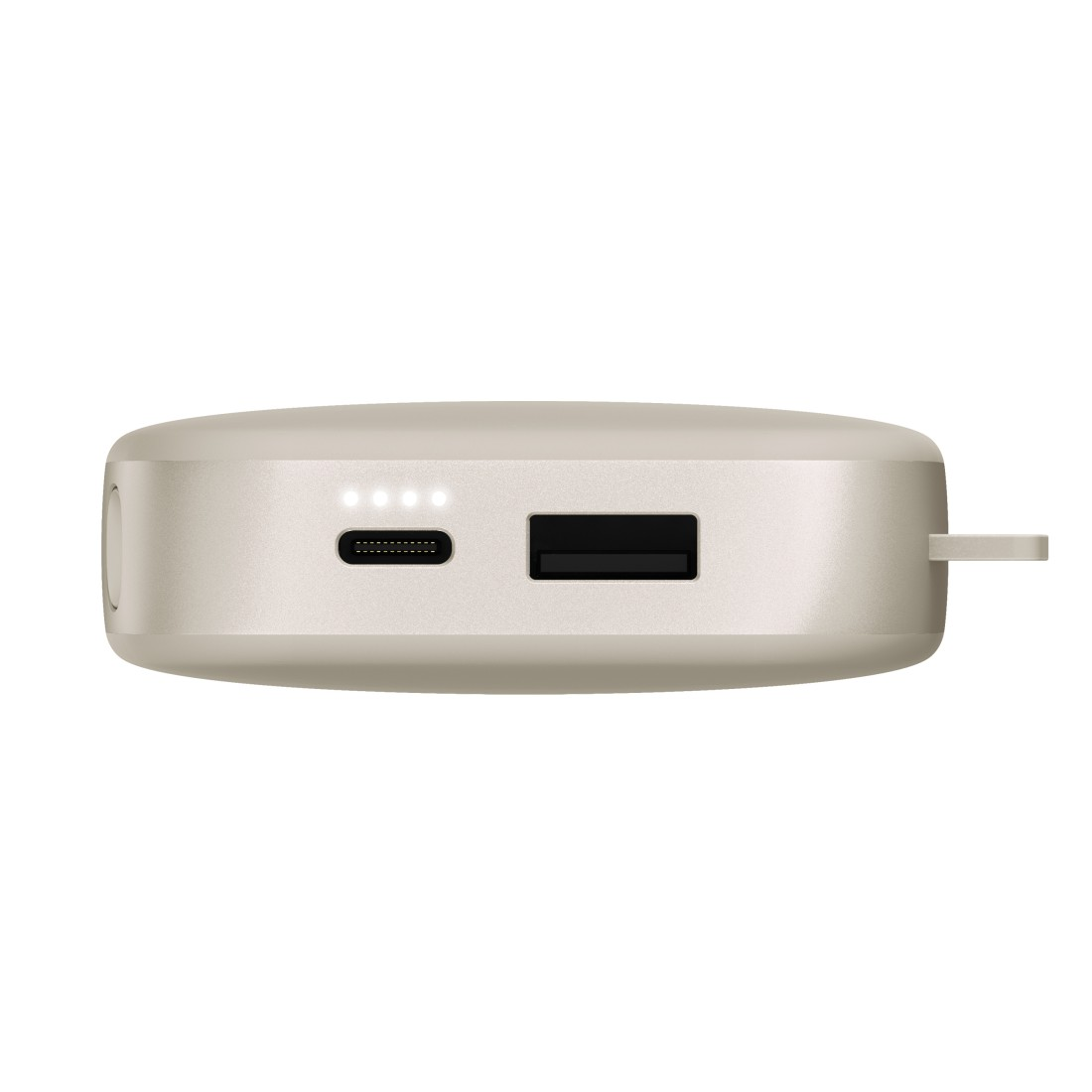 Eine beige Powerbank mit Ladeanschlüssen. Es ist vor weißem Hintergrund.